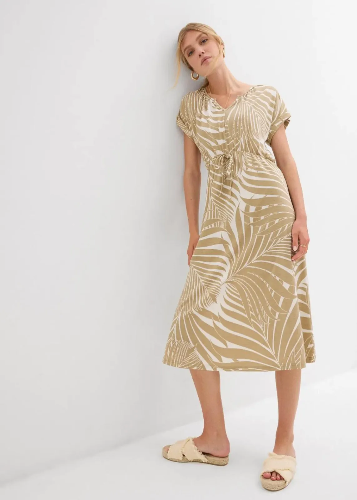 bonprix Bekleidung·Pullover & Strickjacken|Kleider^Jerseykleid aus fließendem Viskose-Mix wollweiß/new beige bedruckt