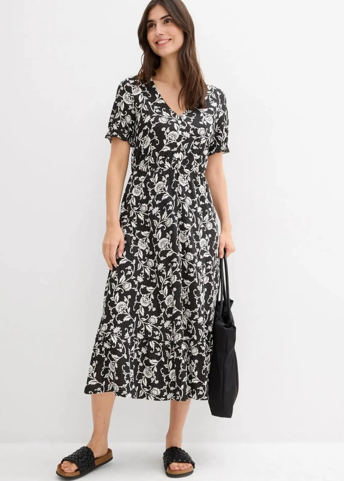 bonprix Kleider|Nachhaltigere Materialien^Jerseykleid aus fließender Viskose schwarz/wollweiß geblümt