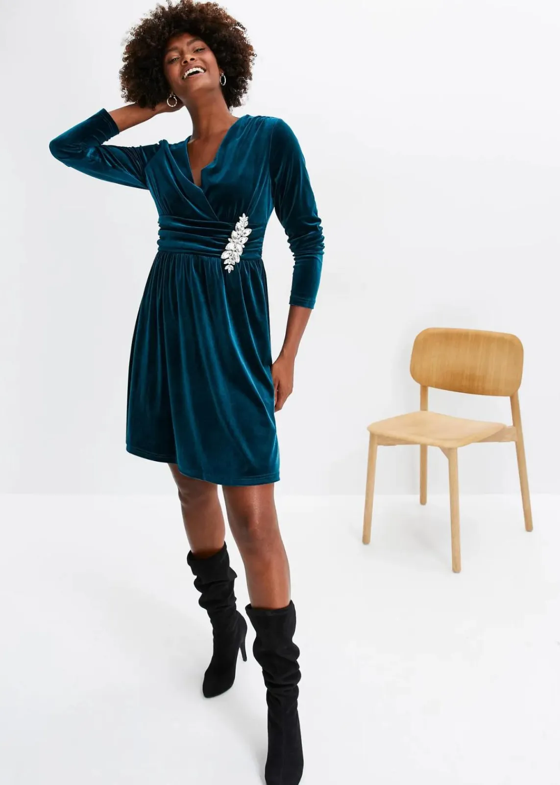 bonprix Bekleidung·Pullover & Strickjacken|Festliche Mode^Jerseykleid aus glänzendem Samt petrol