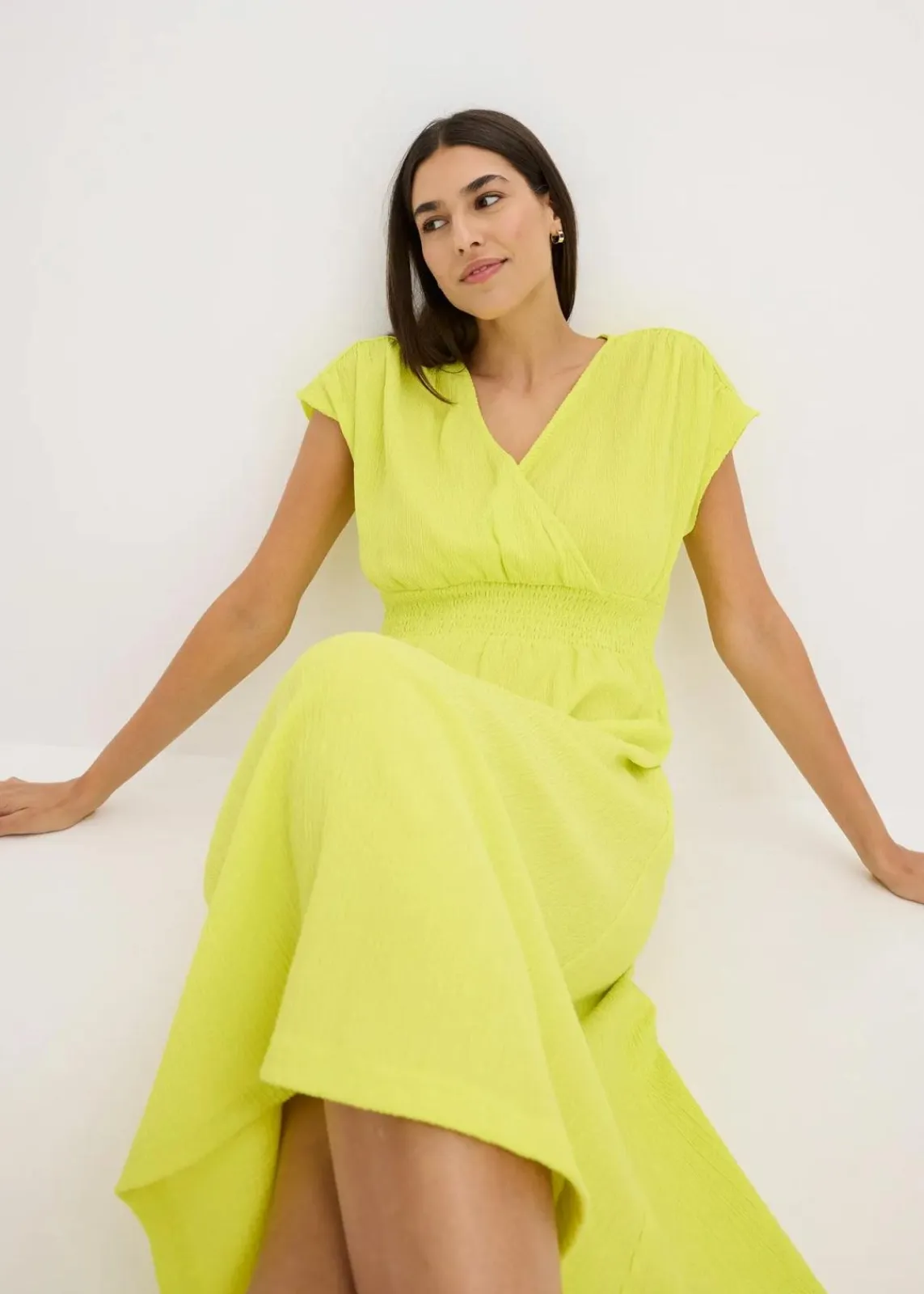 bonprix Bekleidung·Pullover & Strickjacken|Kleider^Jerseykleid aus luftigem Crêpe zitrusgelb