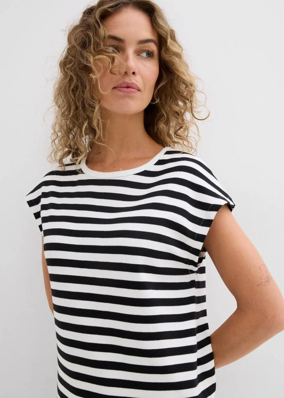 bonprix Nachhaltigere Materialien|Kleider^Jerseykleid aus reiner Baumwolle schwarz/wollweiß gestreift