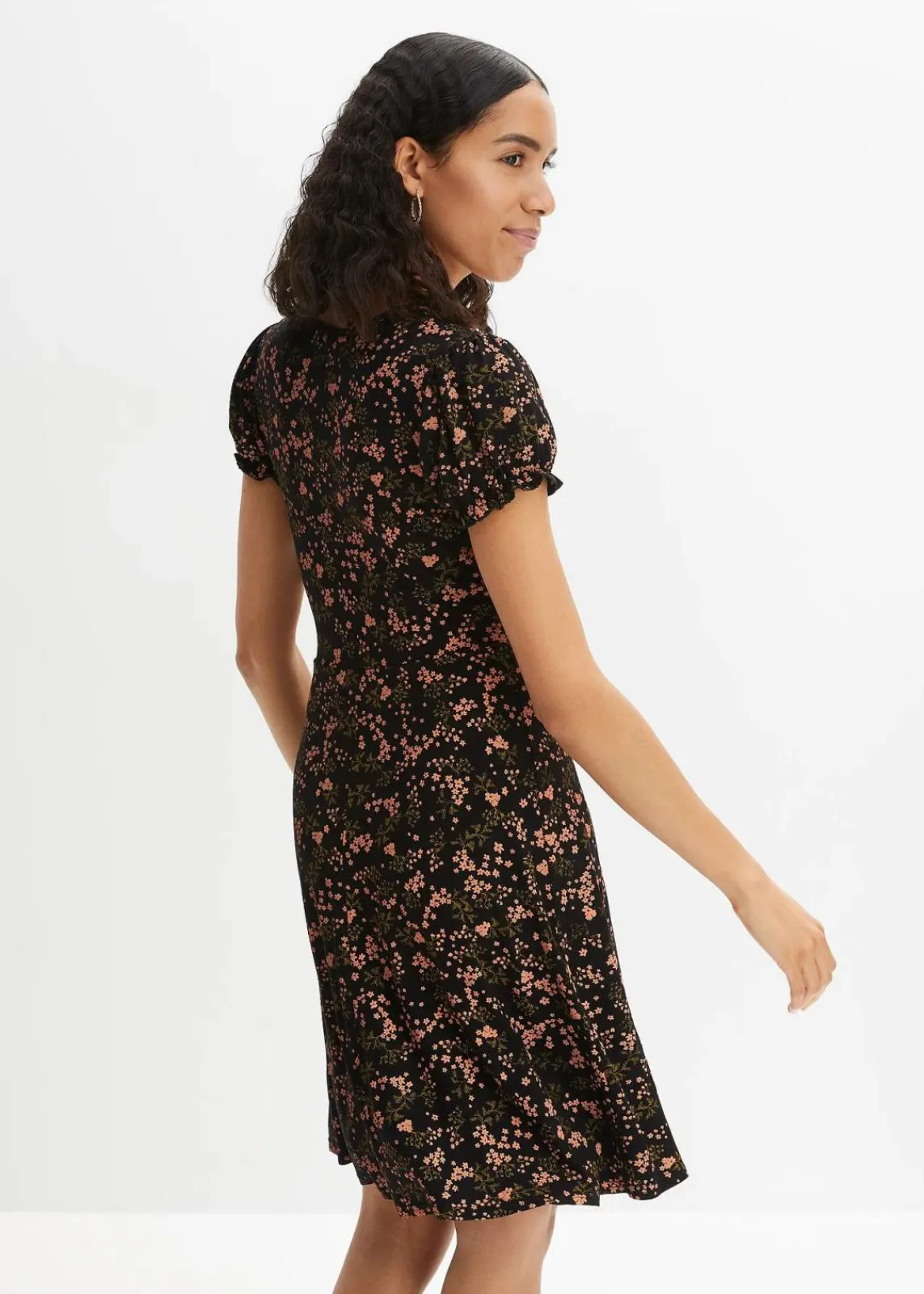 bonprix Nachhaltigere Materialien|Kleider^Jerseykleid aus Viskose-Mix schwarz floral