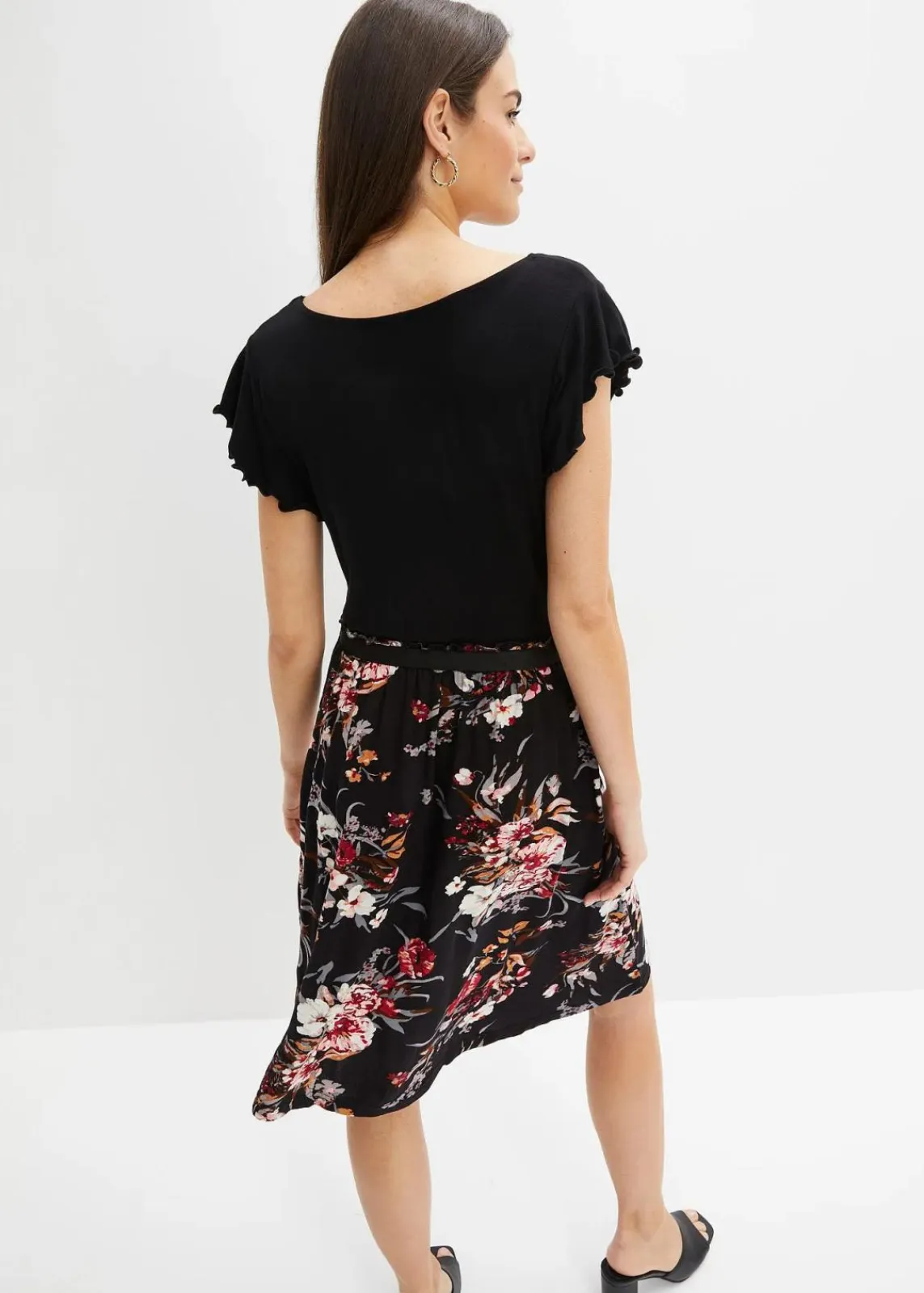 bonprix Nachhaltigere Materialien|Kleider^Jerseykleid aus Viskose-Mix schwarz floral
