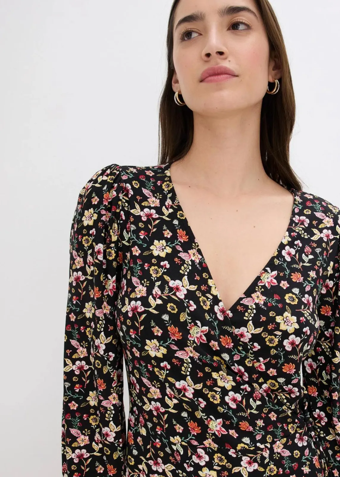 bonprix Bekleidung·Pullover & Strickjacken^Jerseykleid aus Viskose-Mix schwarz geblümt
