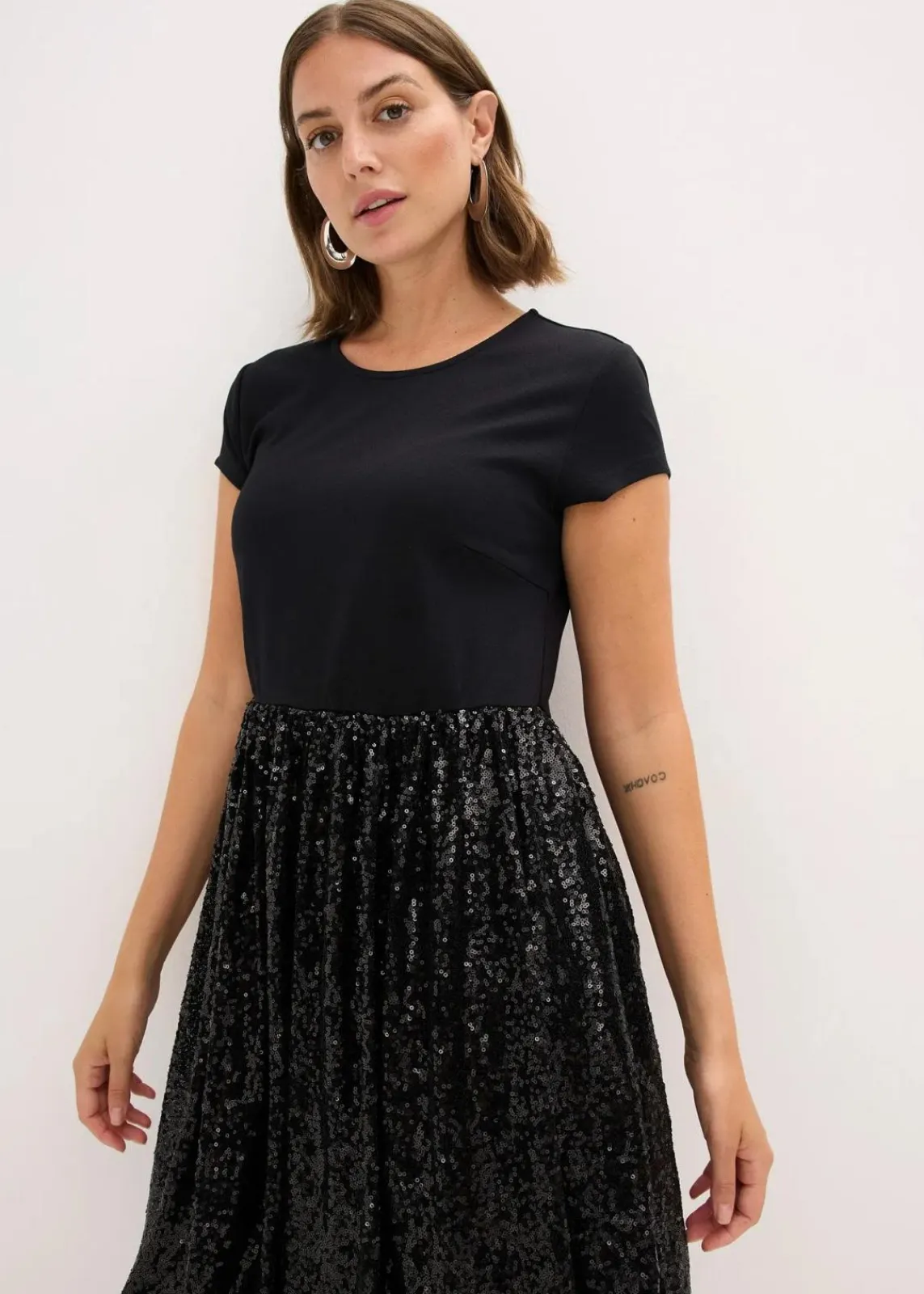 bonprix Bekleidung·Pullover & Strickjacken|Nachhaltigere Materialien^Jerseykleid aus Viskose-Mix schwarz