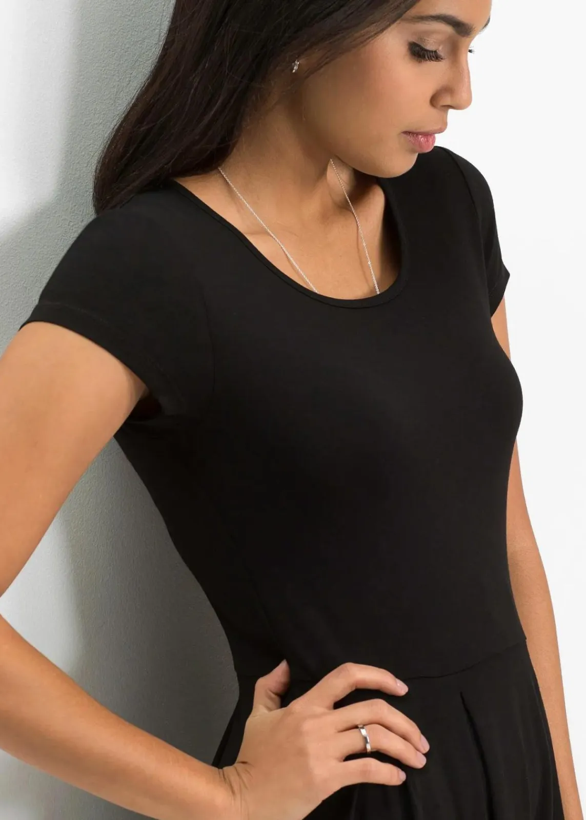 bonprix Bekleidung·Pullover & Strickjacken|Nachhaltigere Materialien^Jerseykleid aus Viskose-Mix schwarz