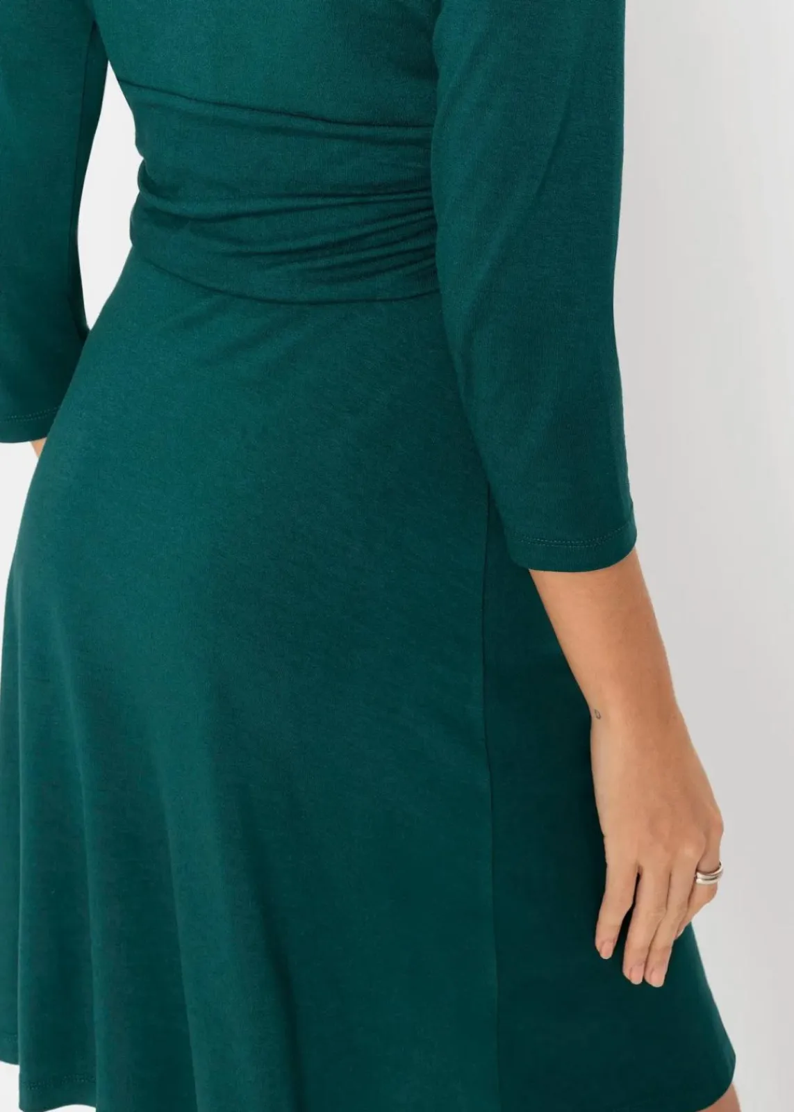 bonprix Bekleidung·Pullover & Strickjacken|Nachhaltigere Materialien^Jerseykleid in fließendem Viskose-Mix petrolgrün