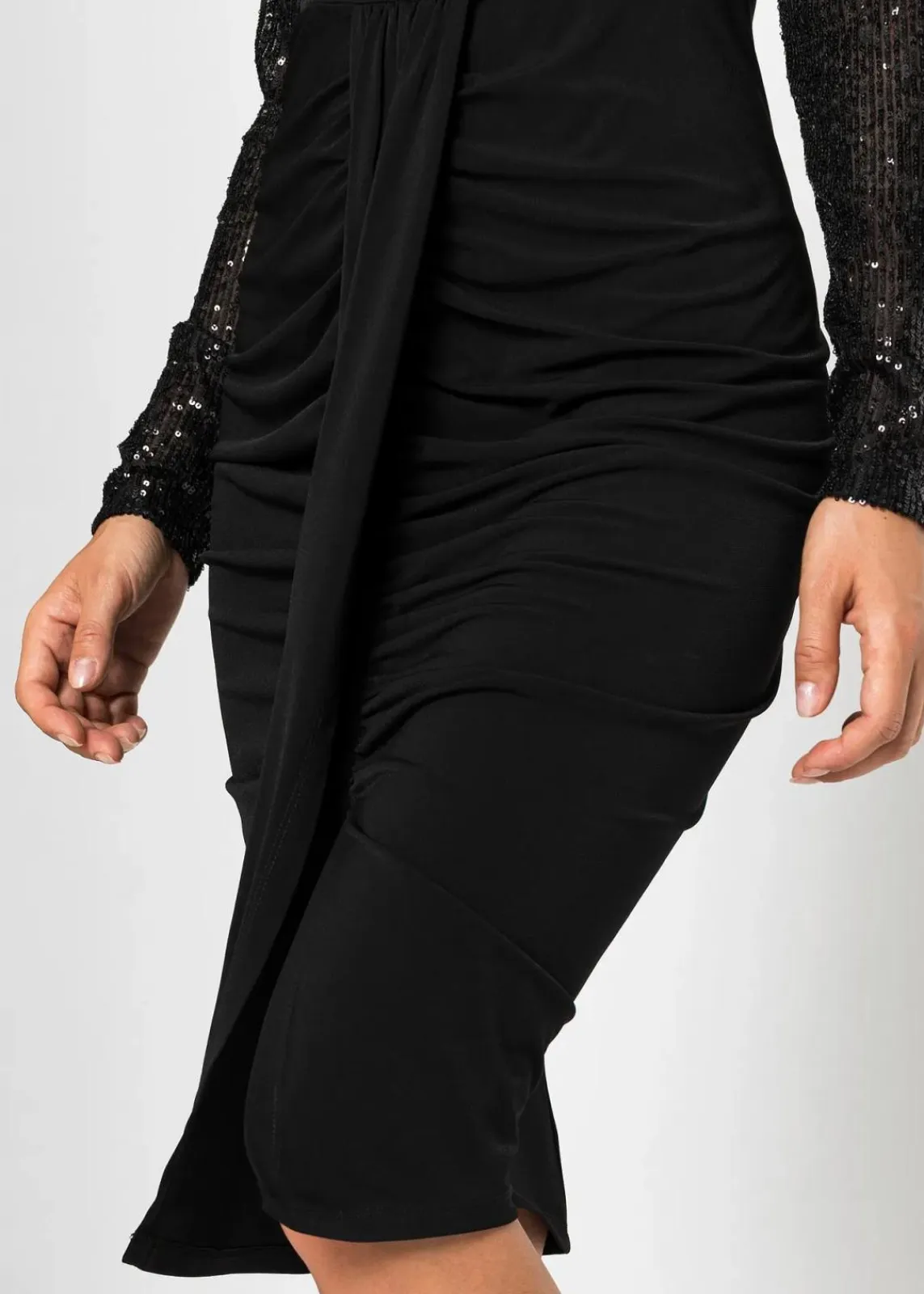 bonprix Bekleidung·Pullover & Strickjacken|Kleider^Jerseykleid mit Pailletten und Drapierung schwarz