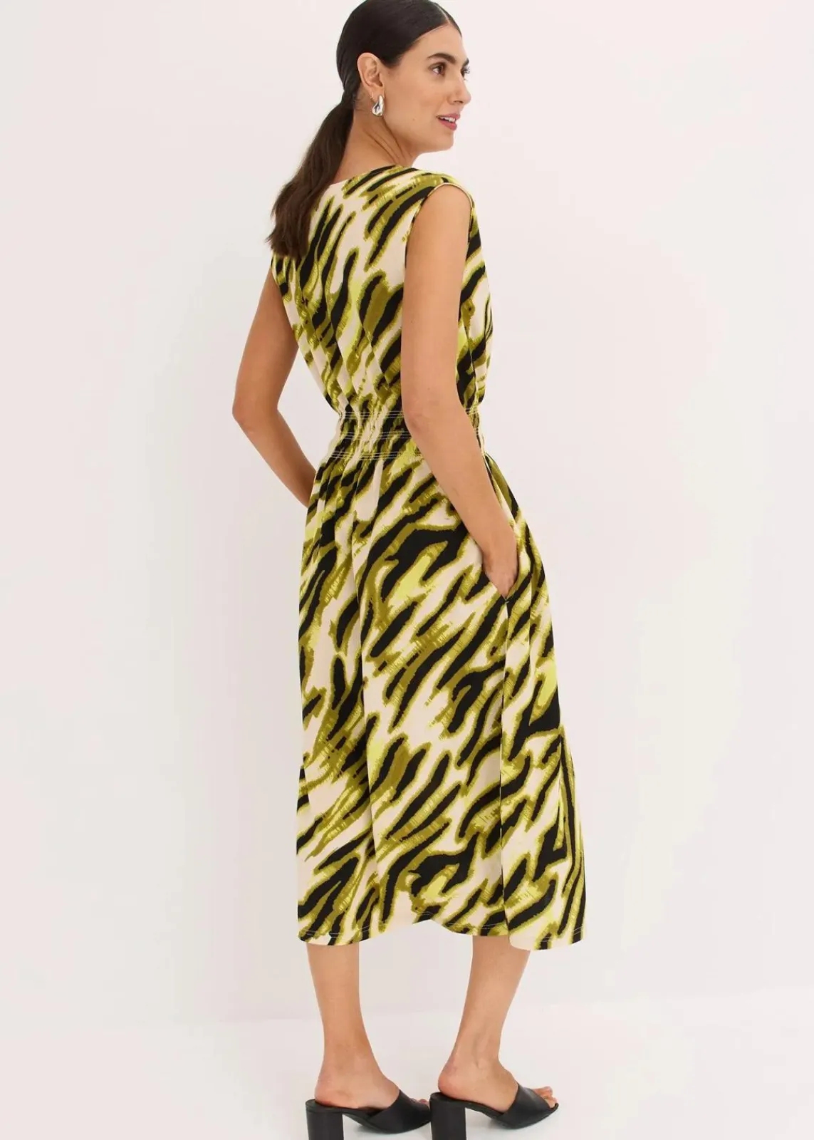 bonprix Bekleidung·Pullover & Strickjacken|Kleider^Jerseykleid mit Smock naturbeige/schwarz zebra bedruckt