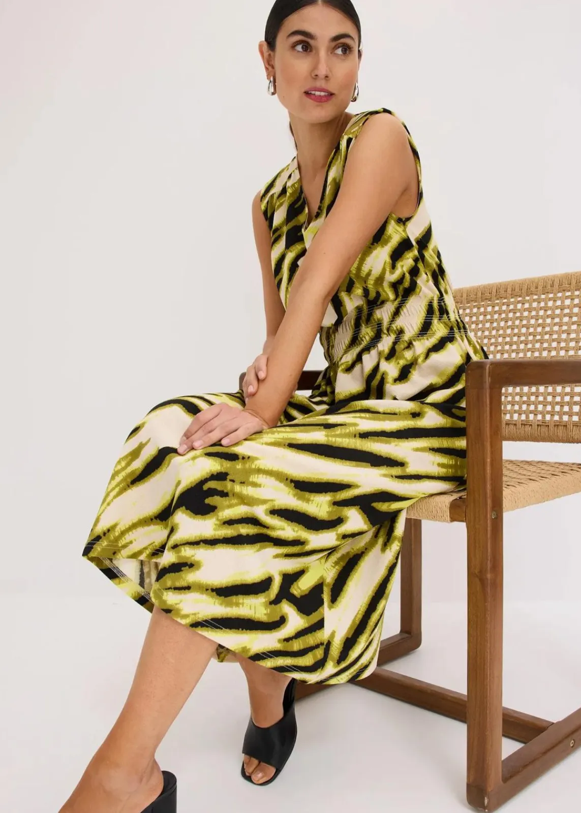 bonprix Bekleidung·Pullover & Strickjacken|Kleider^Jerseykleid mit Smock naturbeige/schwarz zebra bedruckt