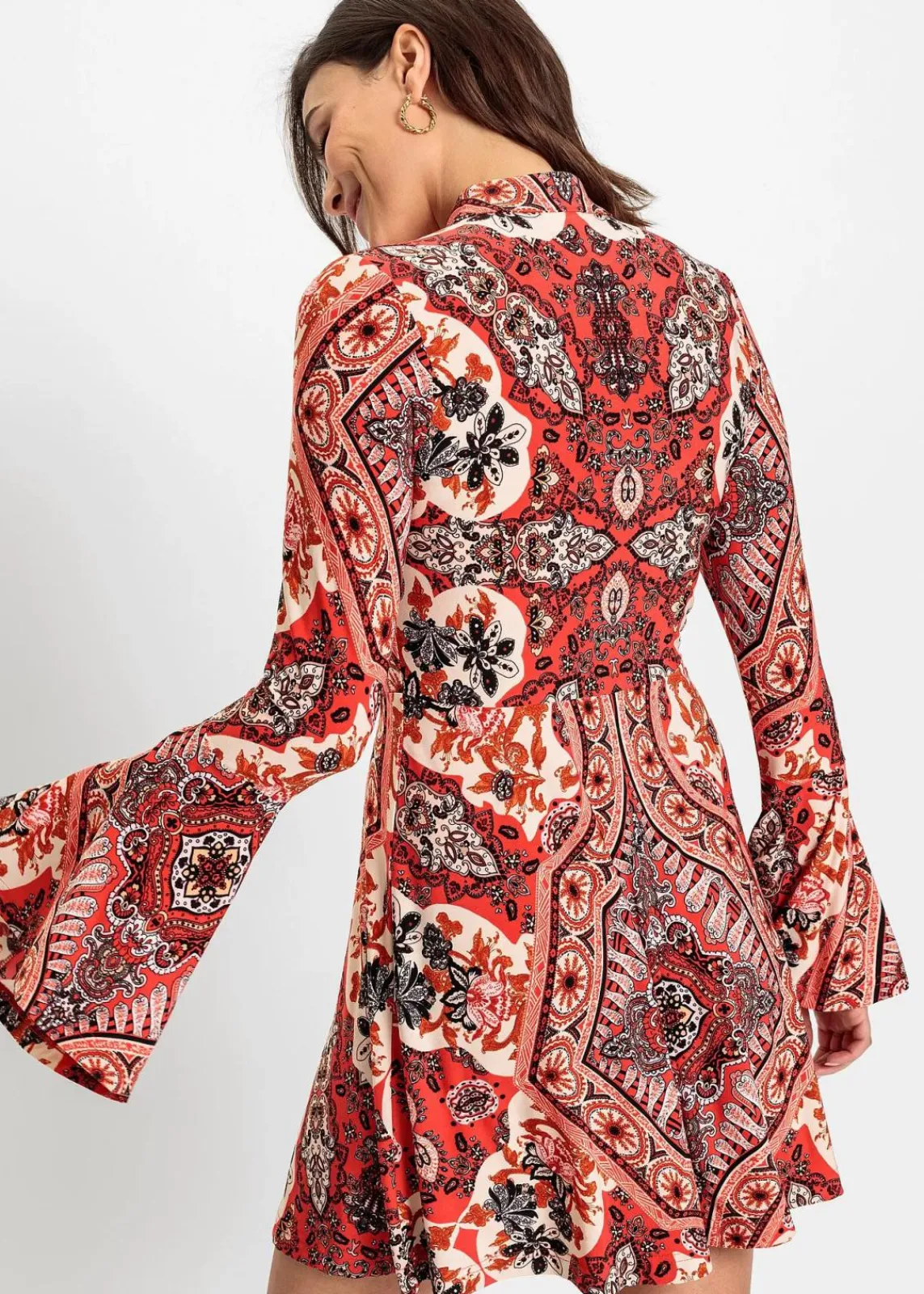 bonprix Bekleidung·Pullover & Strickjacken|Nachhaltigere Materialien^Jerseykleid mit Stehkragen und Volant-Ärmel rot/beige bedruckt
