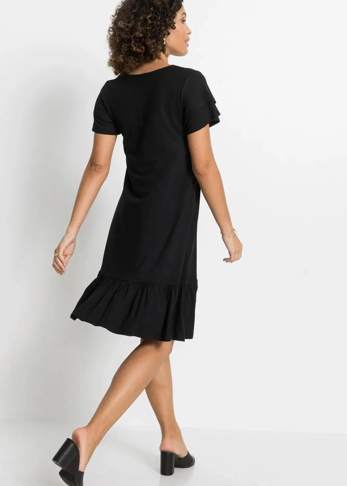 bonprix Nachhaltigere Materialien|Kleider^Jerseykleid mit Volant aus Viskose-Mix schwarz