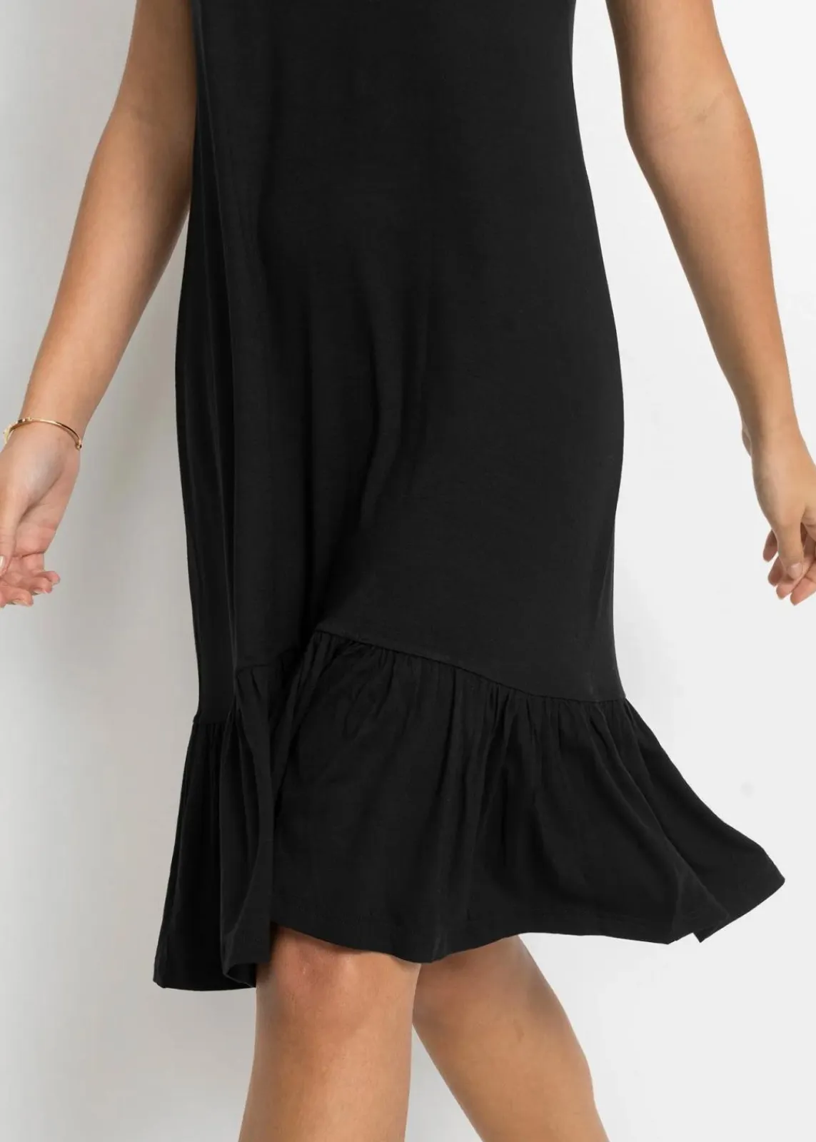 bonprix Nachhaltigere Materialien|Kleider^Jerseykleid mit Volant aus Viskose-Mix schwarz