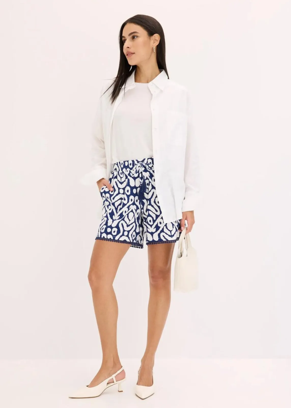 bonprix Nachhaltigere Materialien|Hosen^Jersey-Shorts aus softem Viskose-Mix tiefseeblau/weiß bedruckt