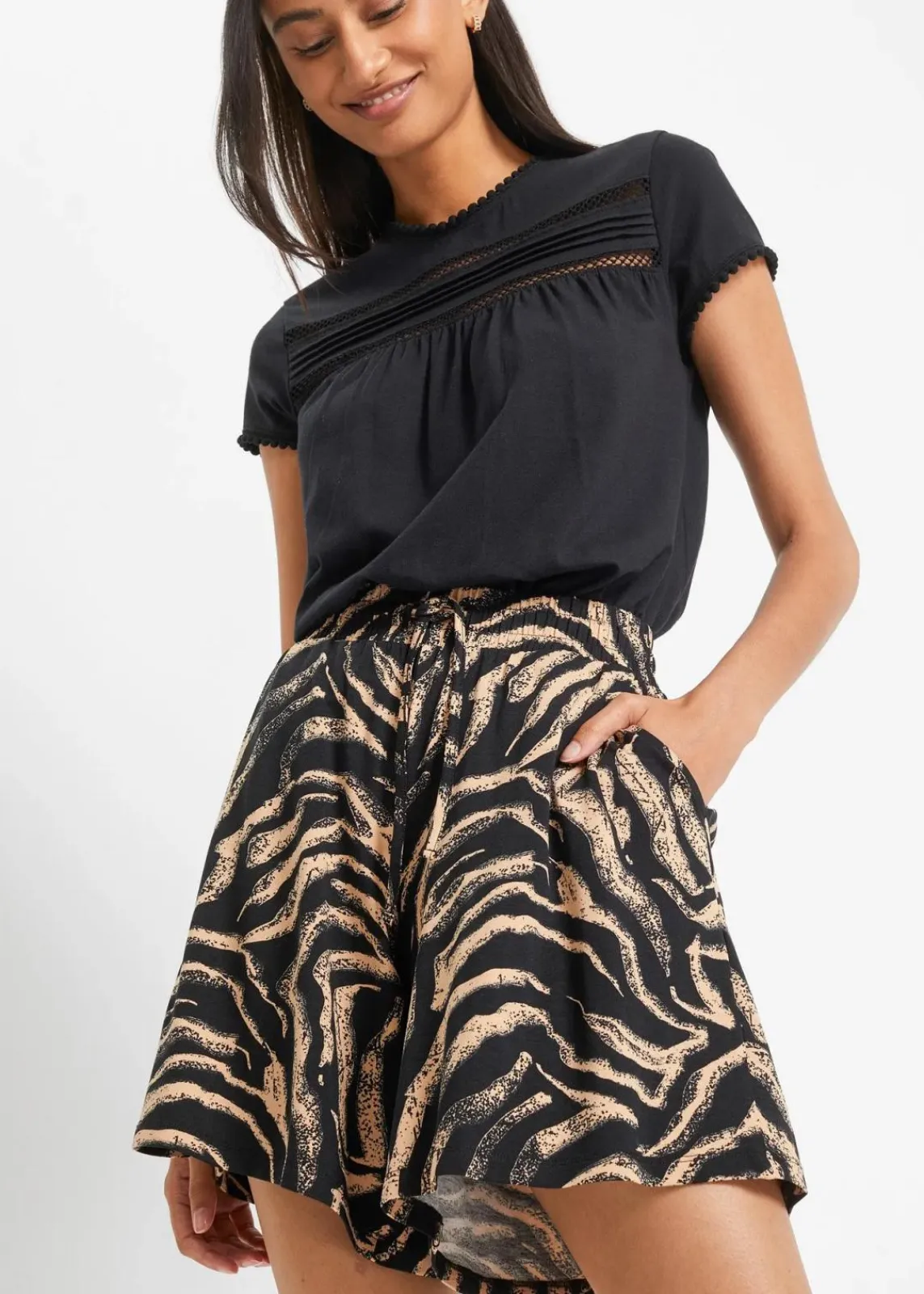 bonprix Bekleidung·Outdoorbekleidung|Bekleidung·Kleider^Jersey-Shorts aus softem Viskose-Mix schwarz/latte macchiato zebra bedruckt