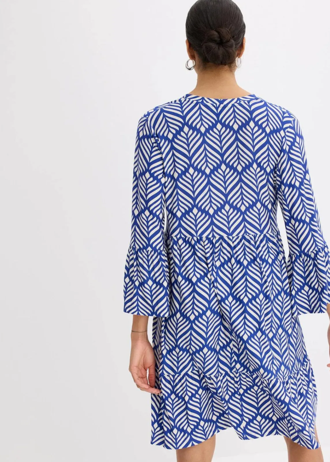 bonprix Bekleidung·Pullover & Strickjacken|Kleider^Jersey-Tunika-Kleid aus softem Viskose-Mix blau/weiß graphisch bedruckt