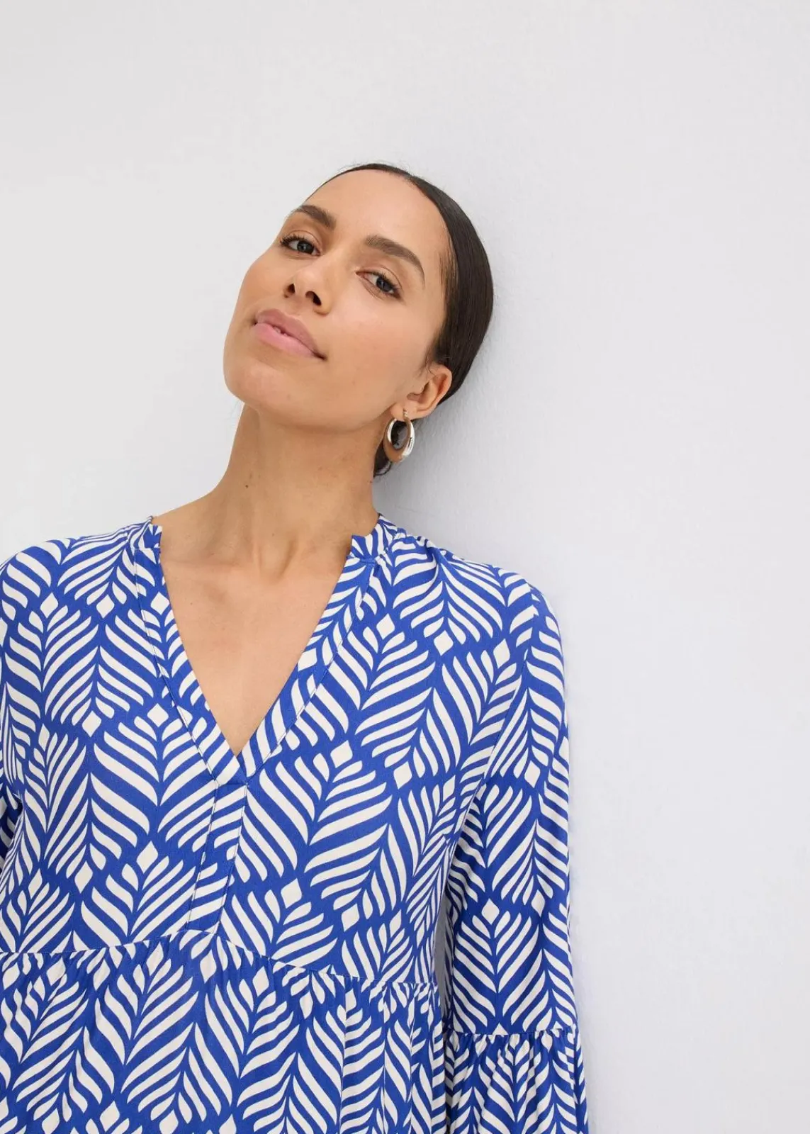 bonprix Bekleidung·Pullover & Strickjacken|Kleider^Jersey-Tunika-Kleid aus softem Viskose-Mix blau/weiß graphisch bedruckt