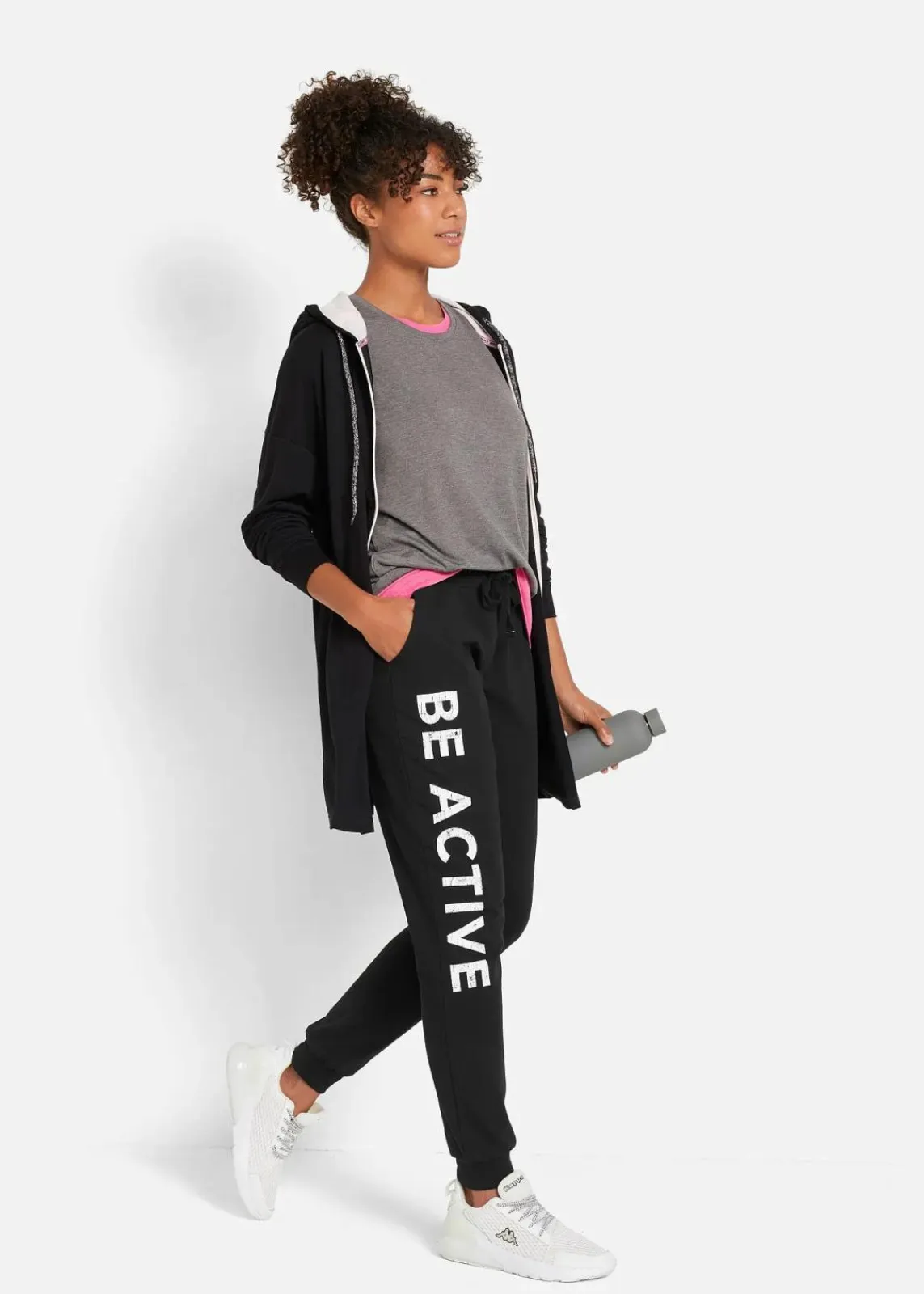 bonprix Bekleidung·Sweat|Bekleidung·Blusen & Tuniken^Jogginghose aus Baumwolle mit Druck, Loose Fit schwarz/weiß bedruckt