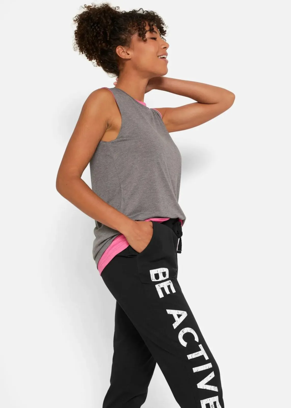 bonprix Bekleidung·Sweat|Bekleidung·Blusen & Tuniken^Jogginghose aus Baumwolle mit Druck, Loose Fit schwarz/weiß bedruckt