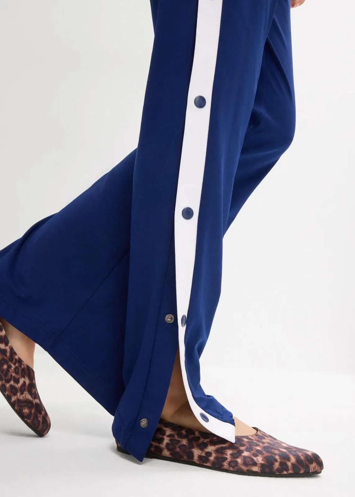 bonprix Bekleidung·Blusen & Tuniken|Bekleidung·Kleider^Jogginghose mit Druckknöpfen, schnelltrocknend tiefseeblau