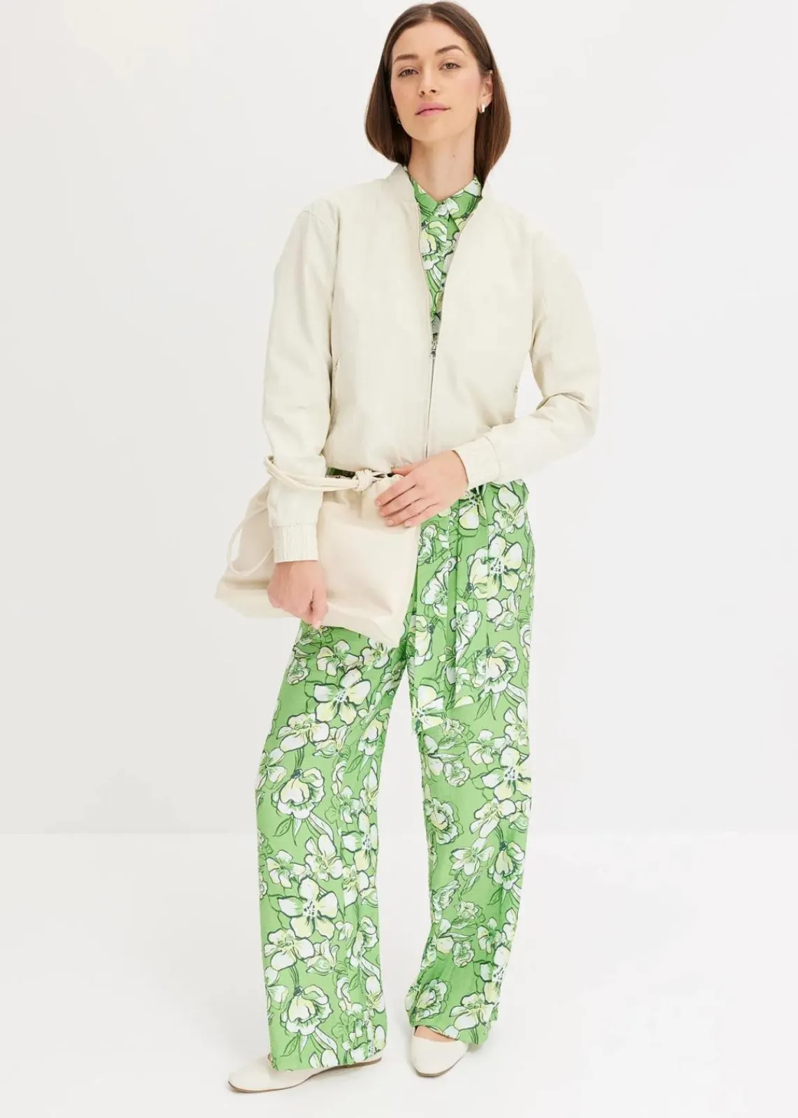 bonprix Bekleidung·Homewear|Jumpsuits^Jumpsuit aus fließendem Viskose-Mix kleegrün bedruckt