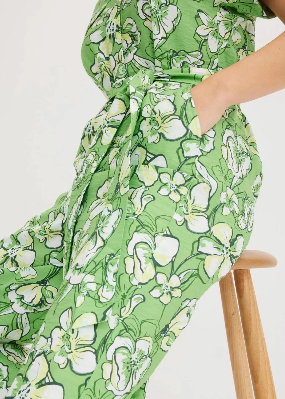 bonprix Bekleidung·Homewear|Jumpsuits^Jumpsuit aus fließendem Viskose-Mix kleegrün bedruckt