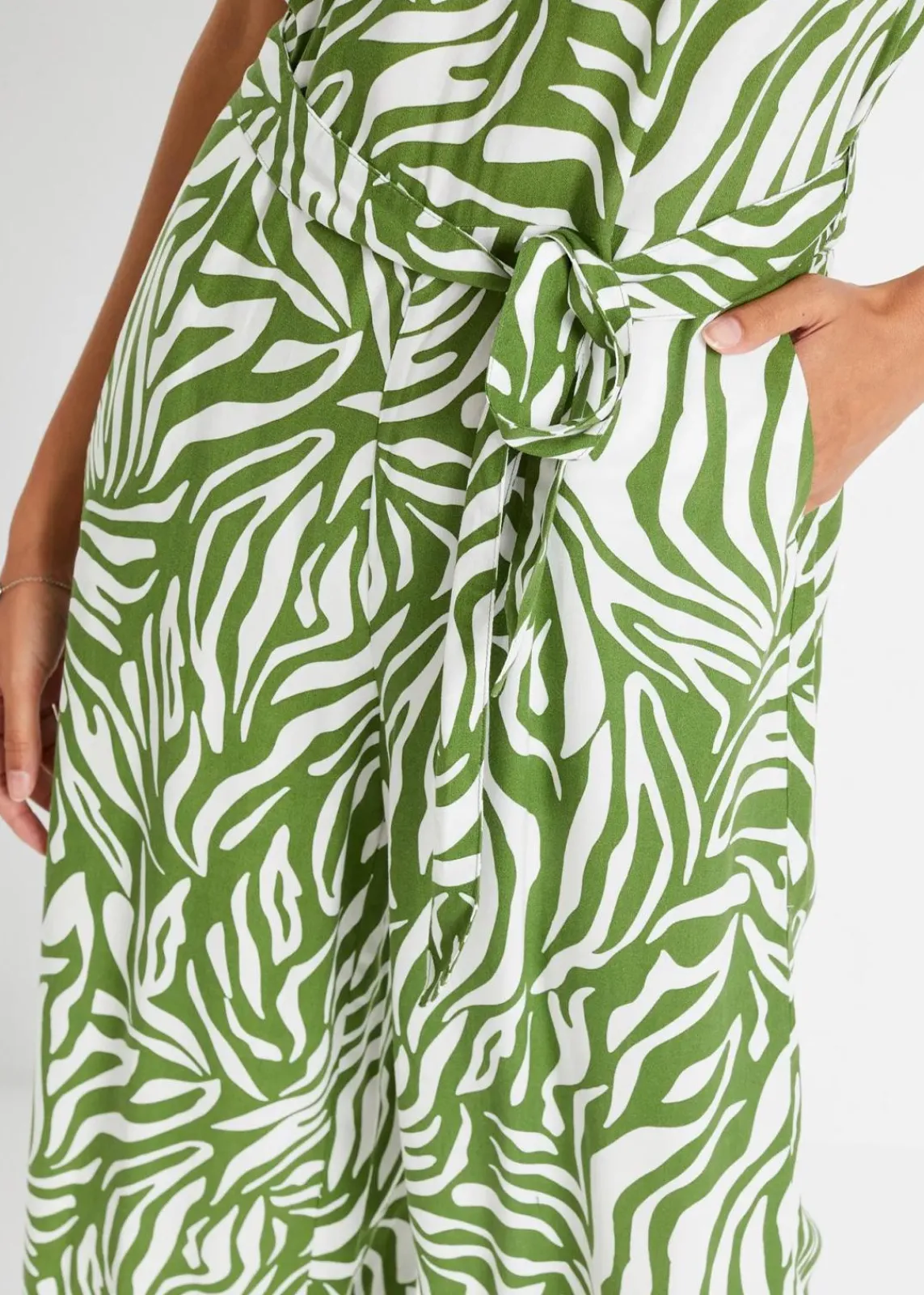 bonprix Bekleidung·Homewear|Jumpsuits^Jumpsuit aus fließender Viskose forstgrün/weiß zebra bedruckt