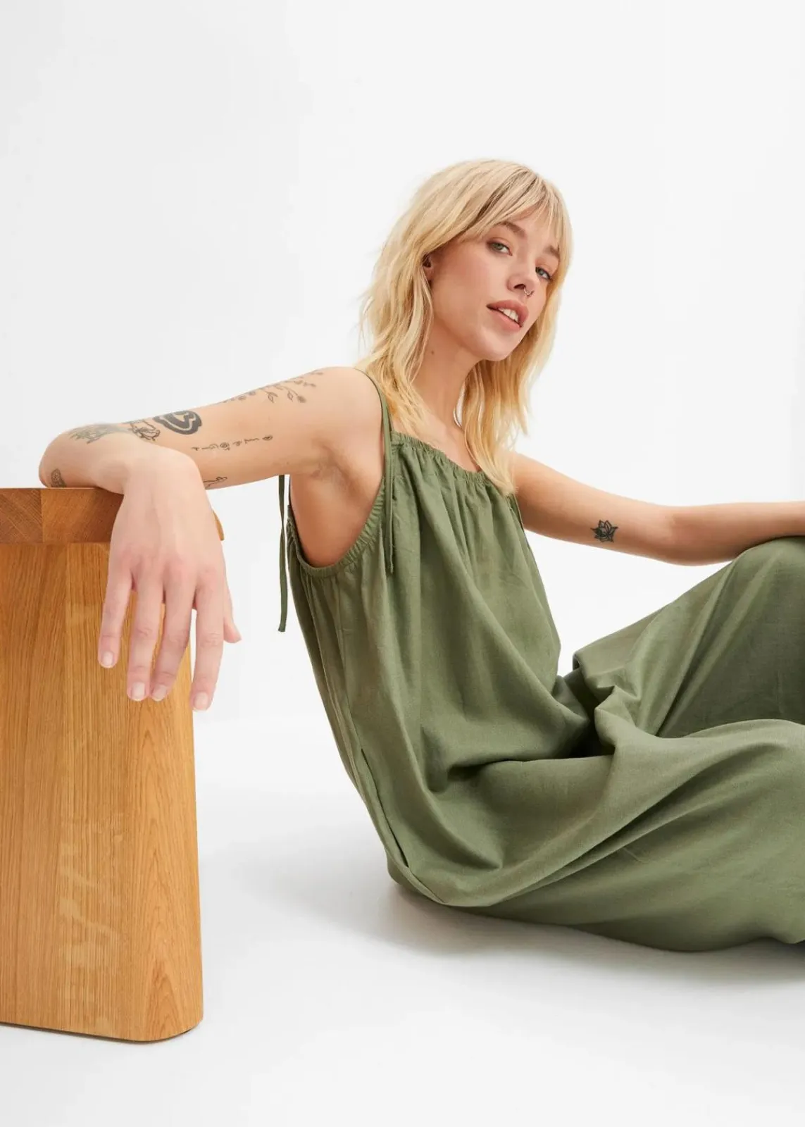 bonprix Nachhaltigere Materialien|Jumpsuits^Jumpsuit aus leichtem Leinen-Viskose-Mix oliv