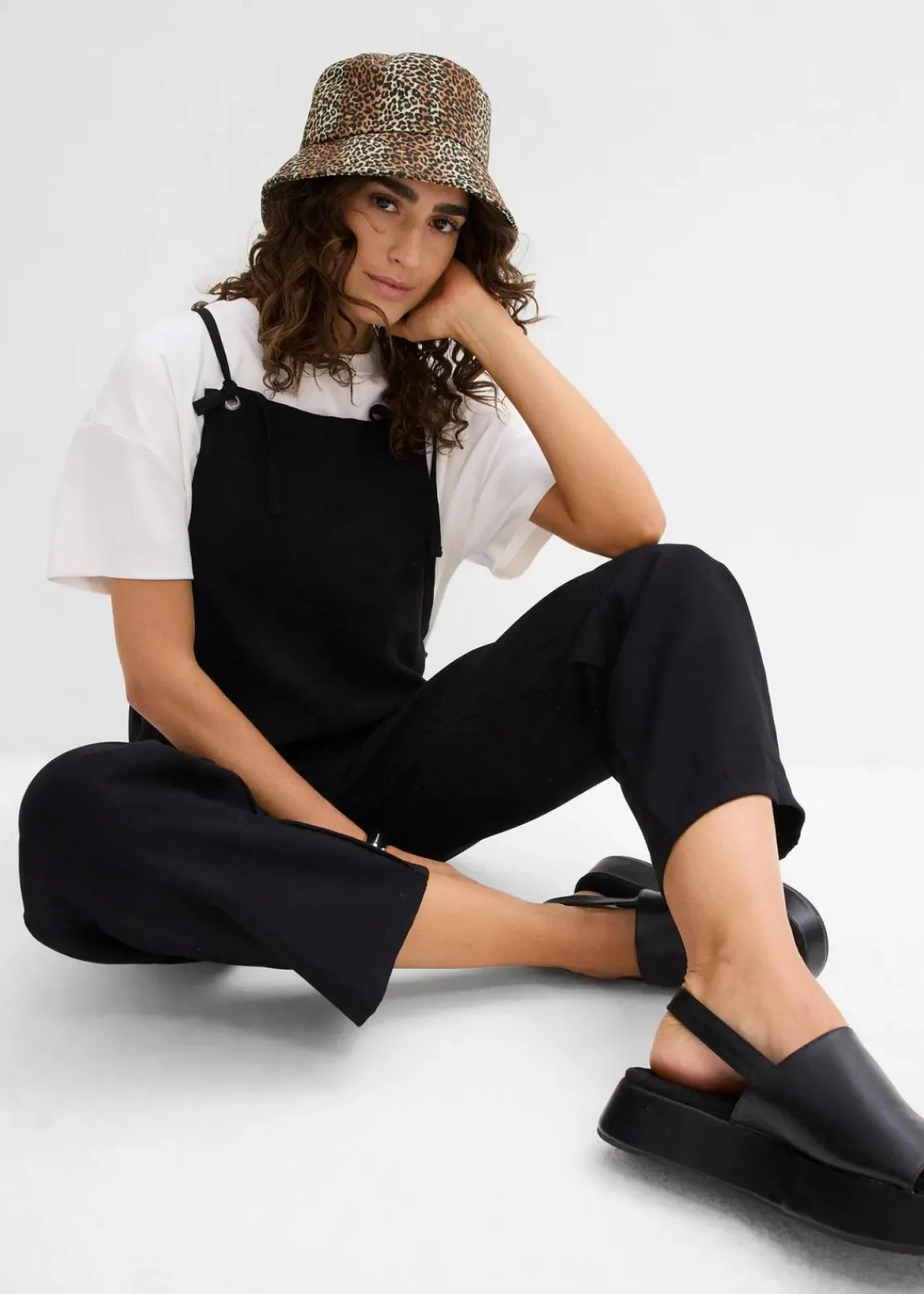 bonprix Nachhaltigere Materialien|Jumpsuits^Jumpsuit aus softer Viskose schwarz