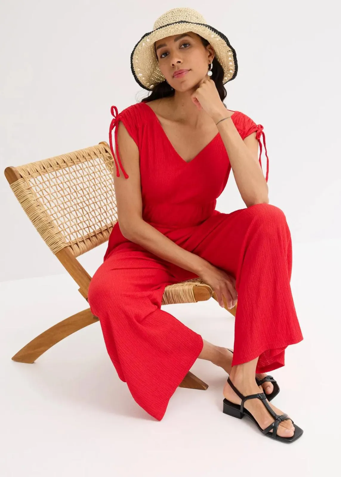 bonprix Nachhaltigere Materialien|Jumpsuits^Jumpsuit aus strukturiertem Crêpe tiefrot