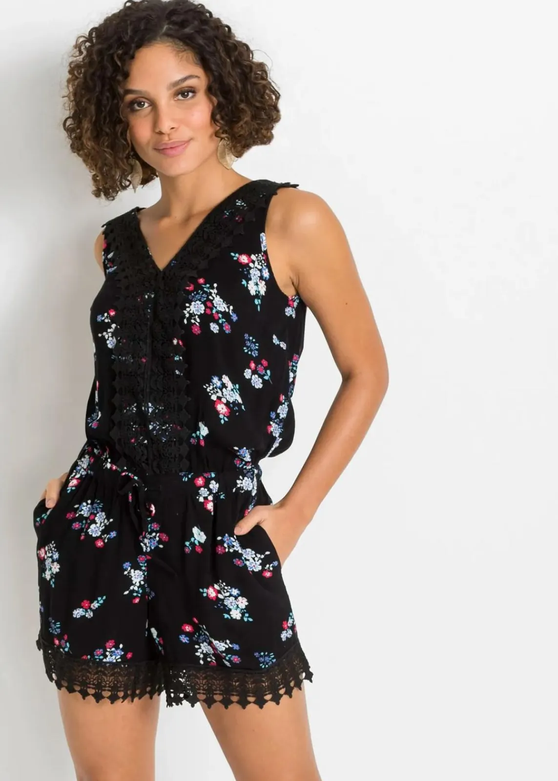 bonprix Bekleidung·Homewear|Jumpsuits^Jumpsuit aus Viskose schwarz geblümt
