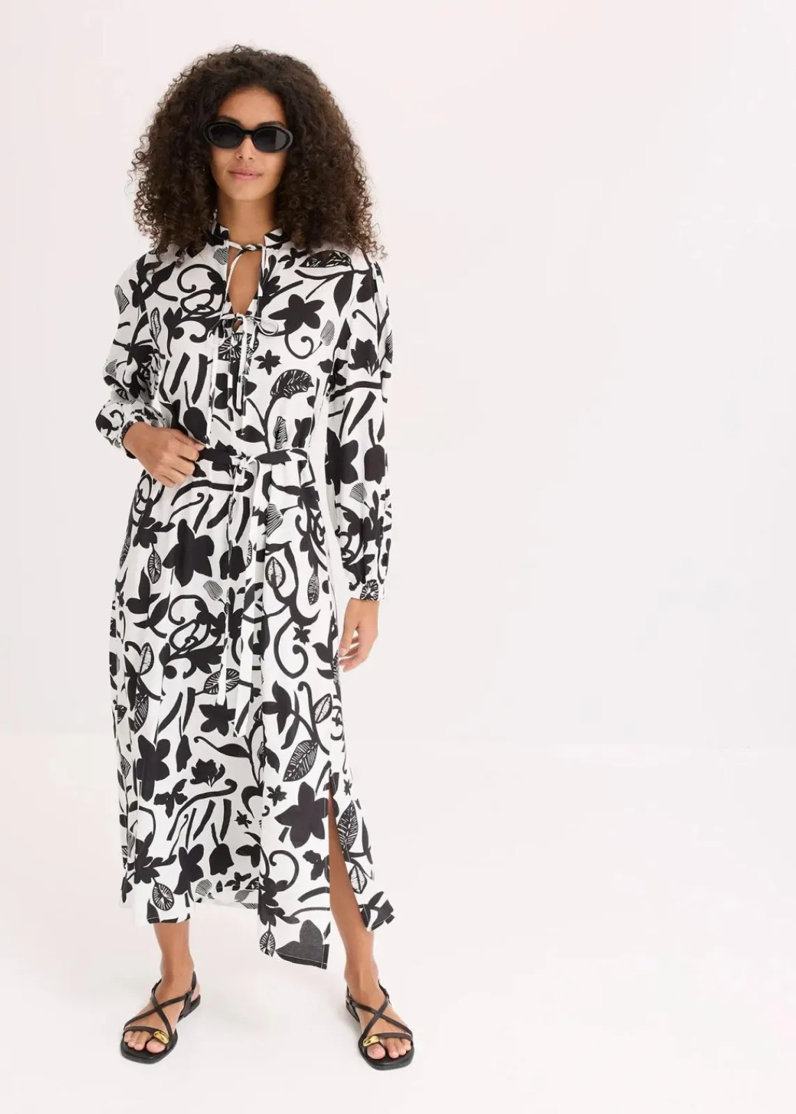 bonprix Bekleidung·Pullover & Strickjacken|Kleider^Kaftan-Kleid aus fließender Viskose schwarz/cremeweiß bedruckt