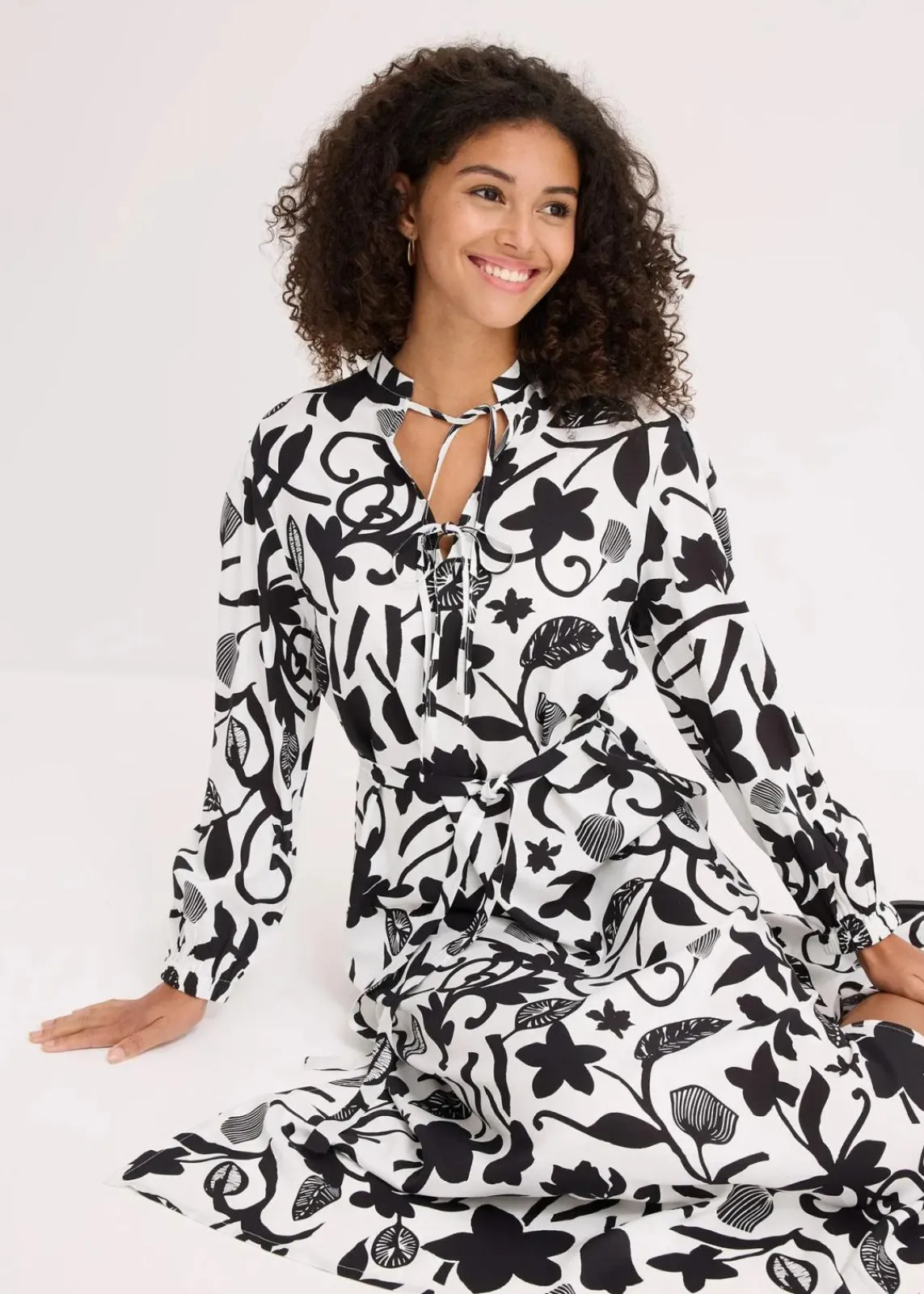 bonprix Bekleidung·Pullover & Strickjacken|Kleider^Kaftan-Kleid aus fließender Viskose schwarz/cremeweiß bedruckt