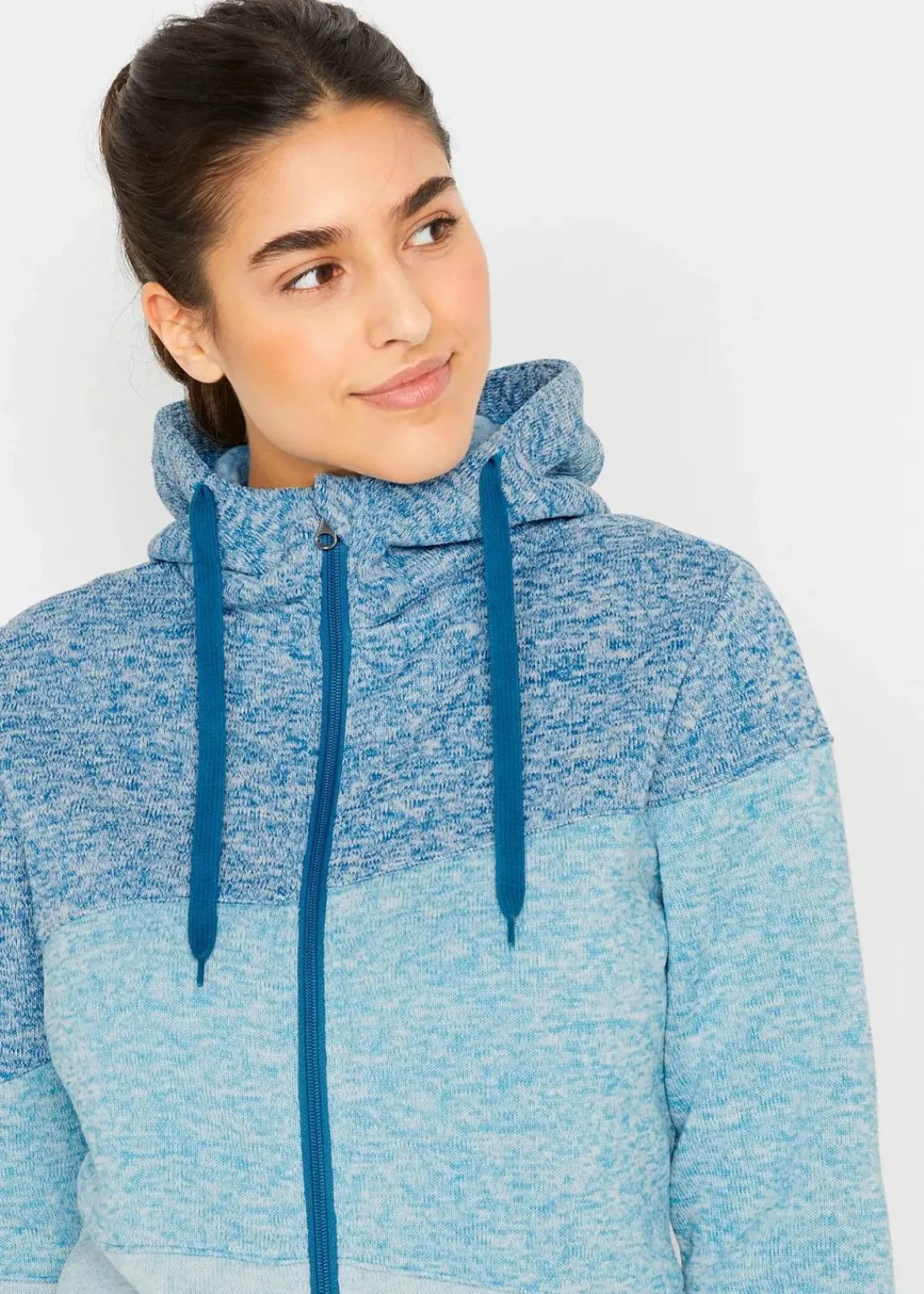bonprix Bekleidung·Blusen & Tuniken|Nachhaltigere Materialien^Kapuzen-Sweatjacke atlantikblau meliert
