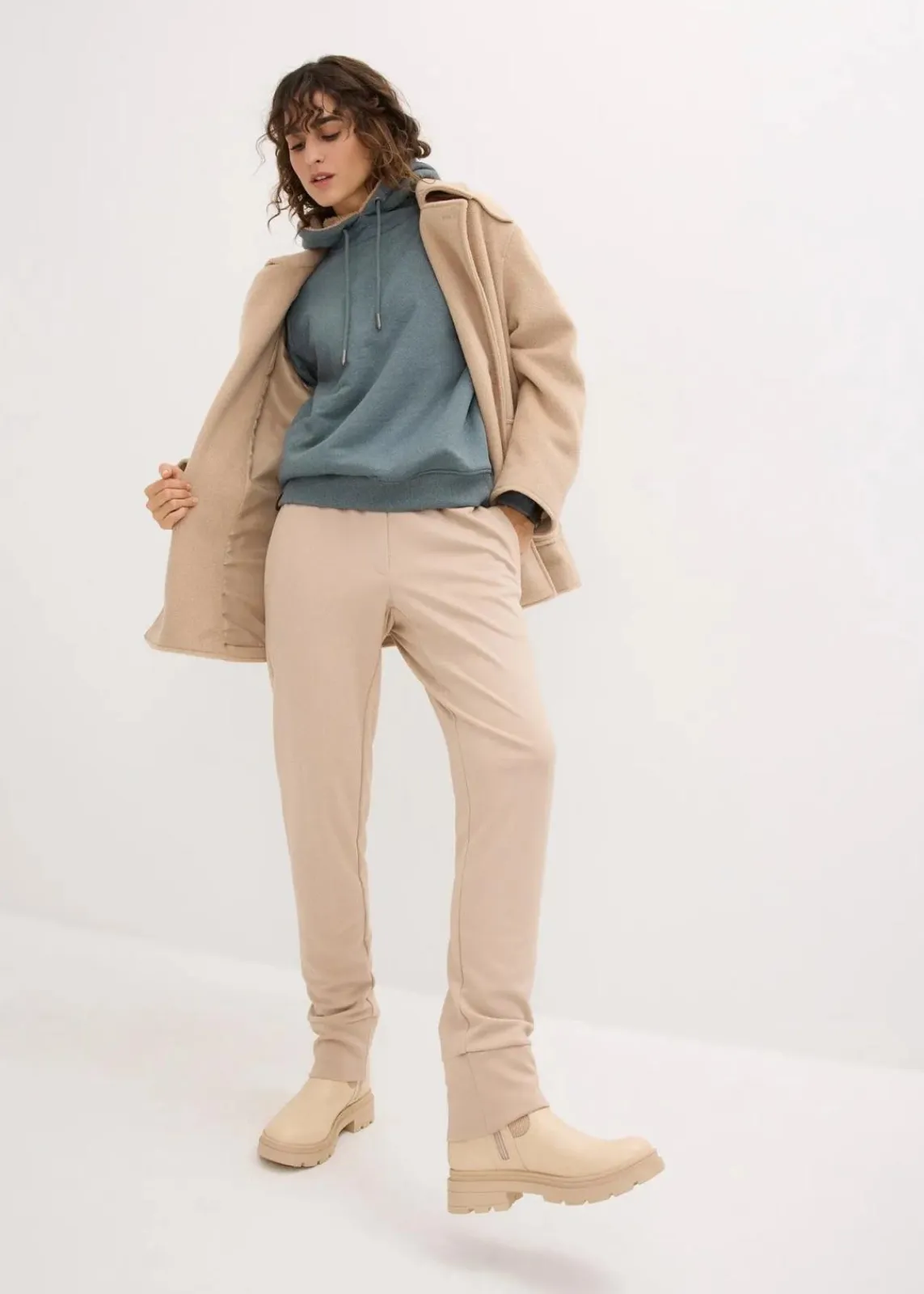 bonprix Bekleidung·Blusen & Tuniken|Nachhaltigere Materialien^Kapuzensweatshirt aus Baumwoll-Mix und Teddy-Futter eukalyptusgrün