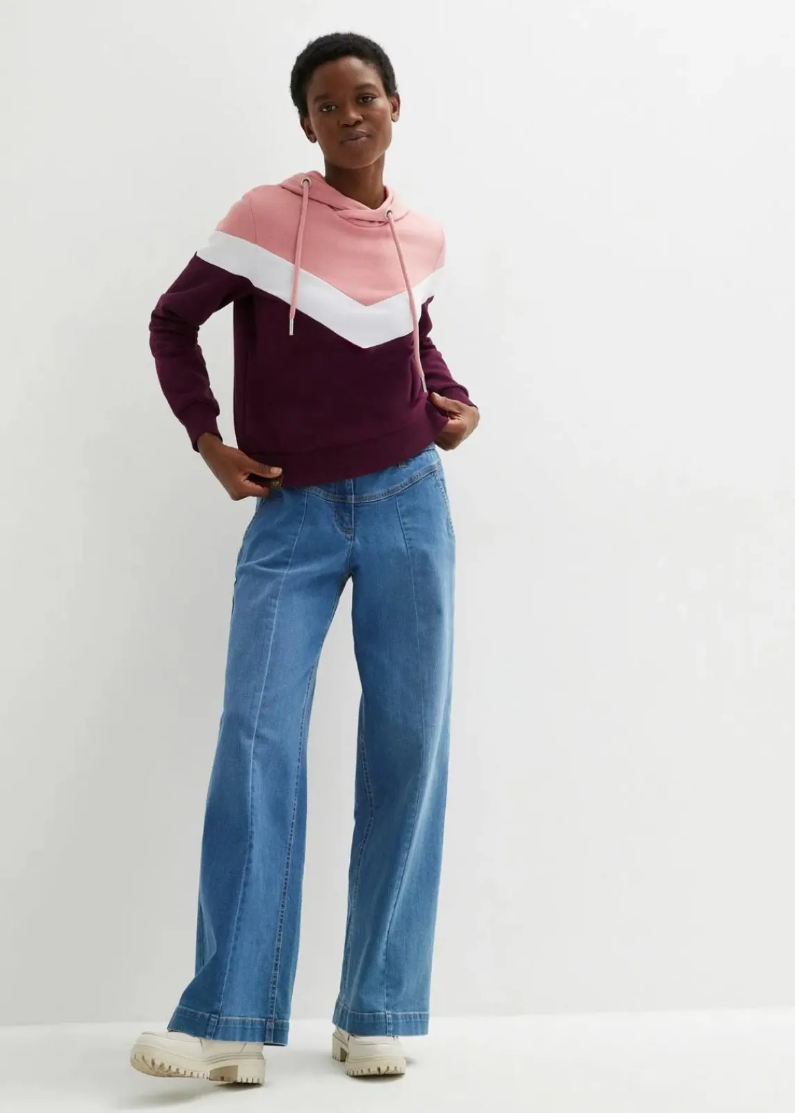 bonprix Bekleidung·Blusen & Tuniken|Nachhaltigere Materialien^Kapuzensweatshirt mit großem Kragen holunderbeere