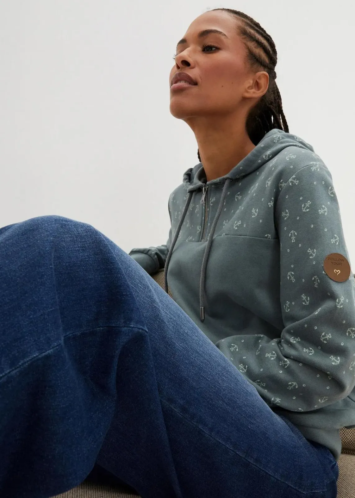 bonprix Nachhaltigere Materialien^Kapuzensweatshirt mit Reißverschluss aus reiner Baumwolle eukalyptusgrün