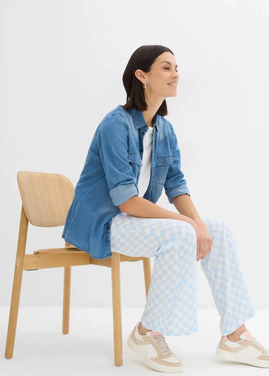 bonprix Nachhaltigere Materialien|Hosen^Karierte Marlenehose aus fließender Viskose eisblau/wollweiß kariert