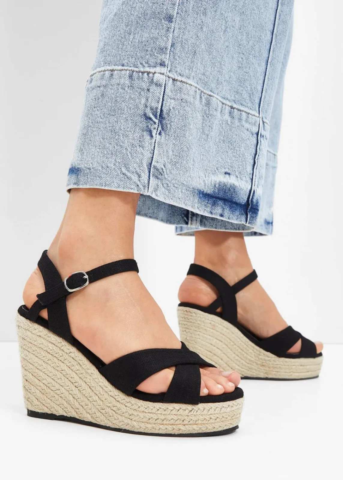 bonprix Sommerschuhe^Keilsandaletten in Bast-Optik schwarz