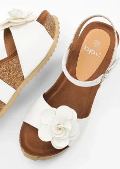 bonprix Sommerschuhe^Keilsandaletten mit Blüten weiß