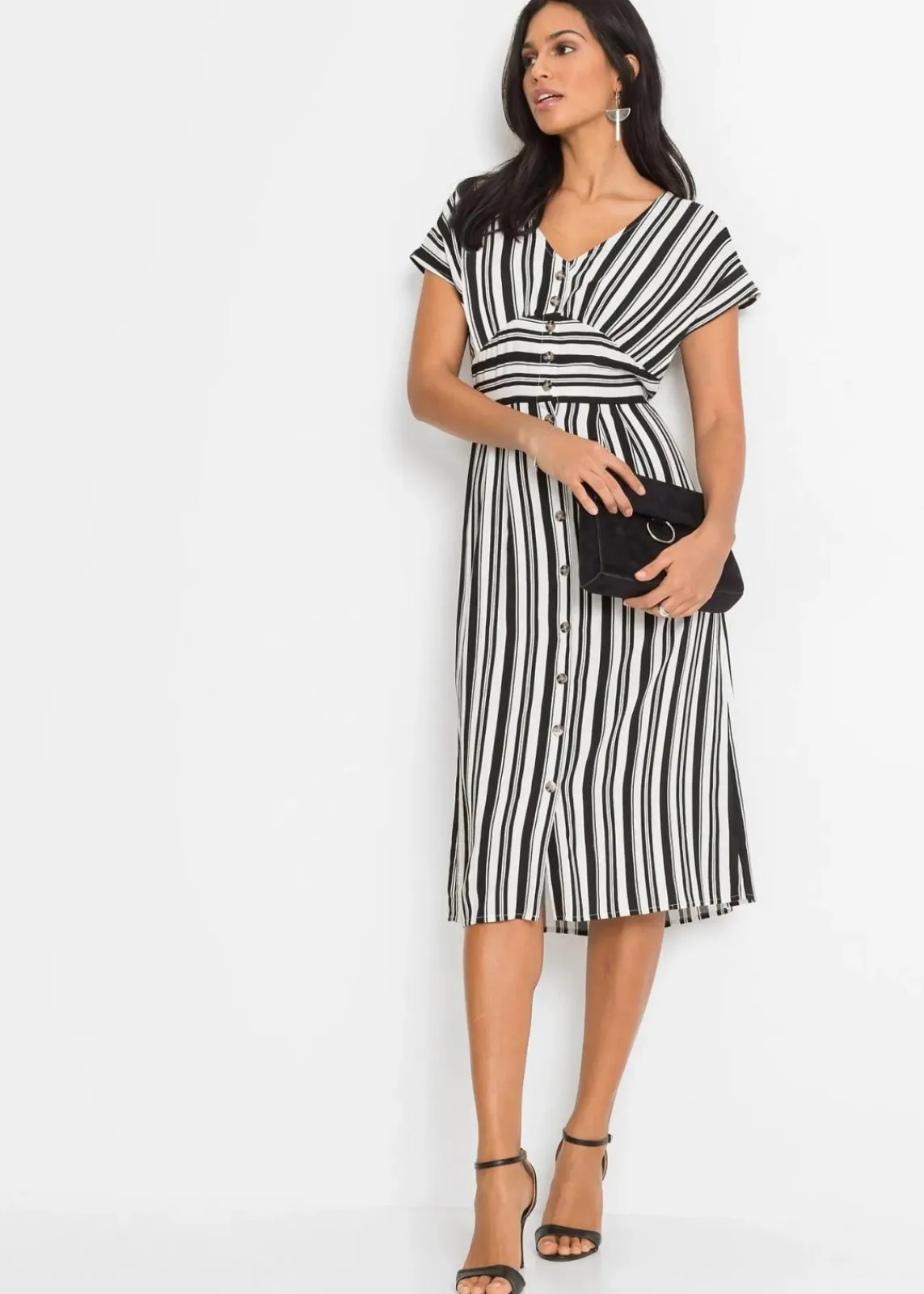 bonprix Nachhaltigere Materialien|Kleider^Kleid schwarz/weiß gestreift