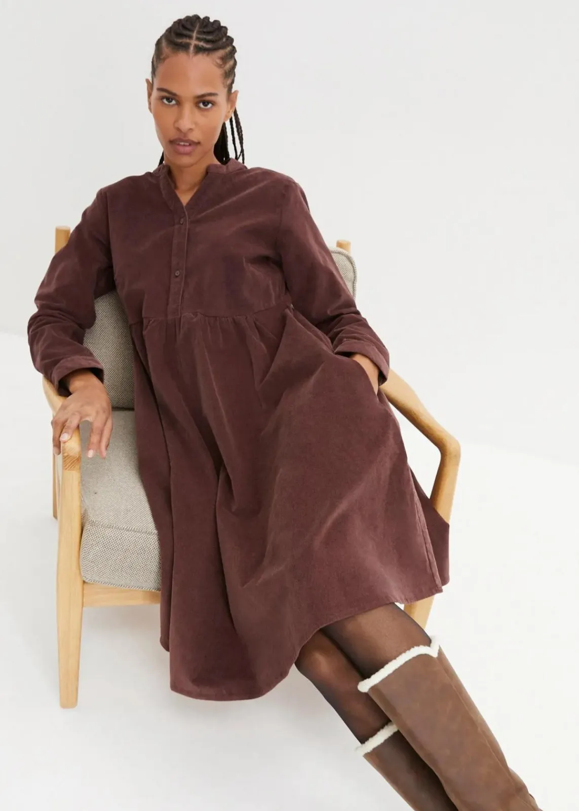 bonprix Kleider|Bekleidung·Pullover & Strickjacken^Kleid aus Baumwollcord terrabraun