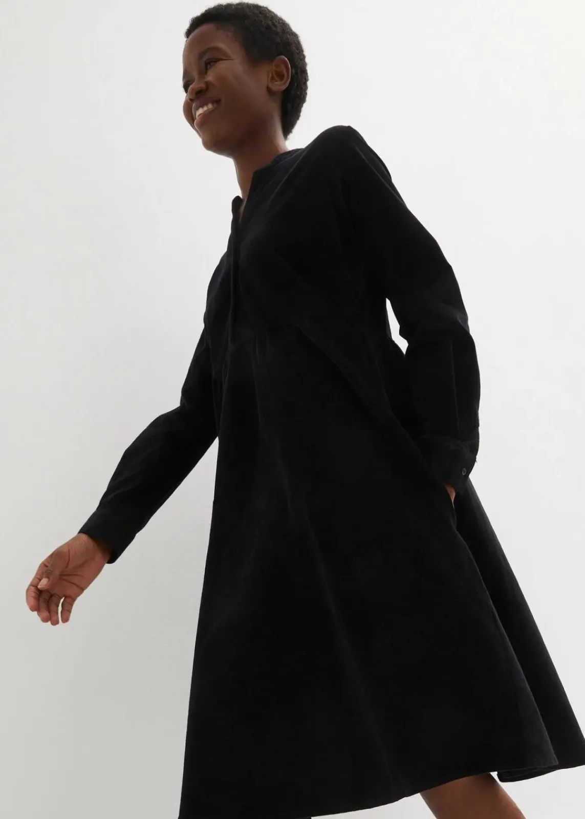 bonprix Kleider|Bekleidung·Pullover & Strickjacken^Kleid aus Baumwollcord schwarz