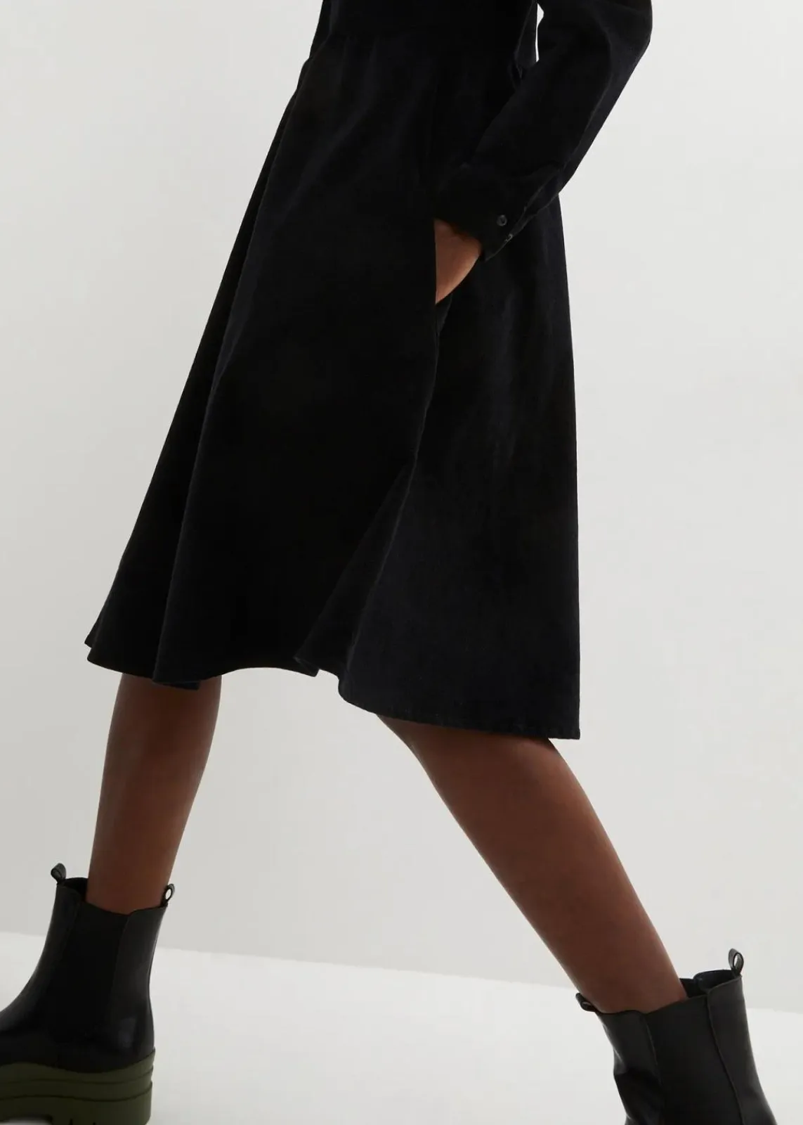 bonprix Kleider|Bekleidung·Pullover & Strickjacken^Kleid aus Baumwollcord schwarz
