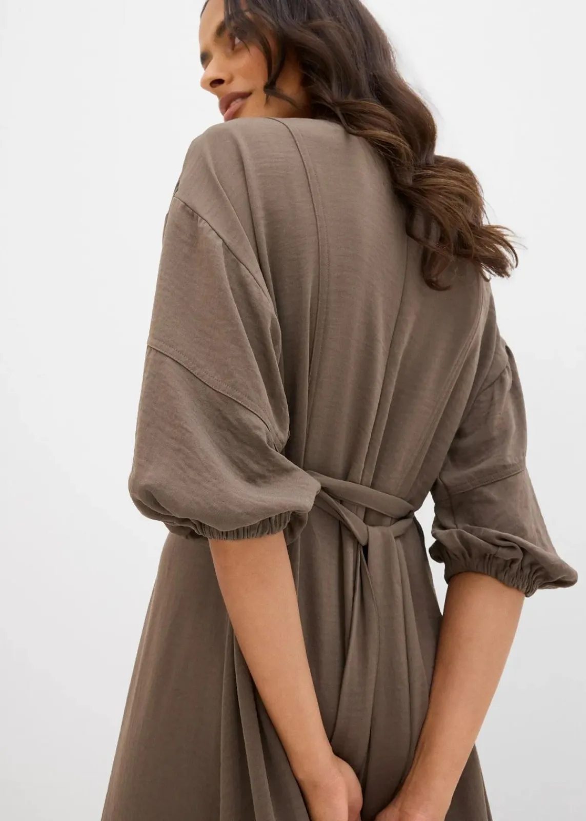 bonprix Kleider|Bekleidung·Pullover & Strickjacken^Kleid aus Crinkleware lehmbraun