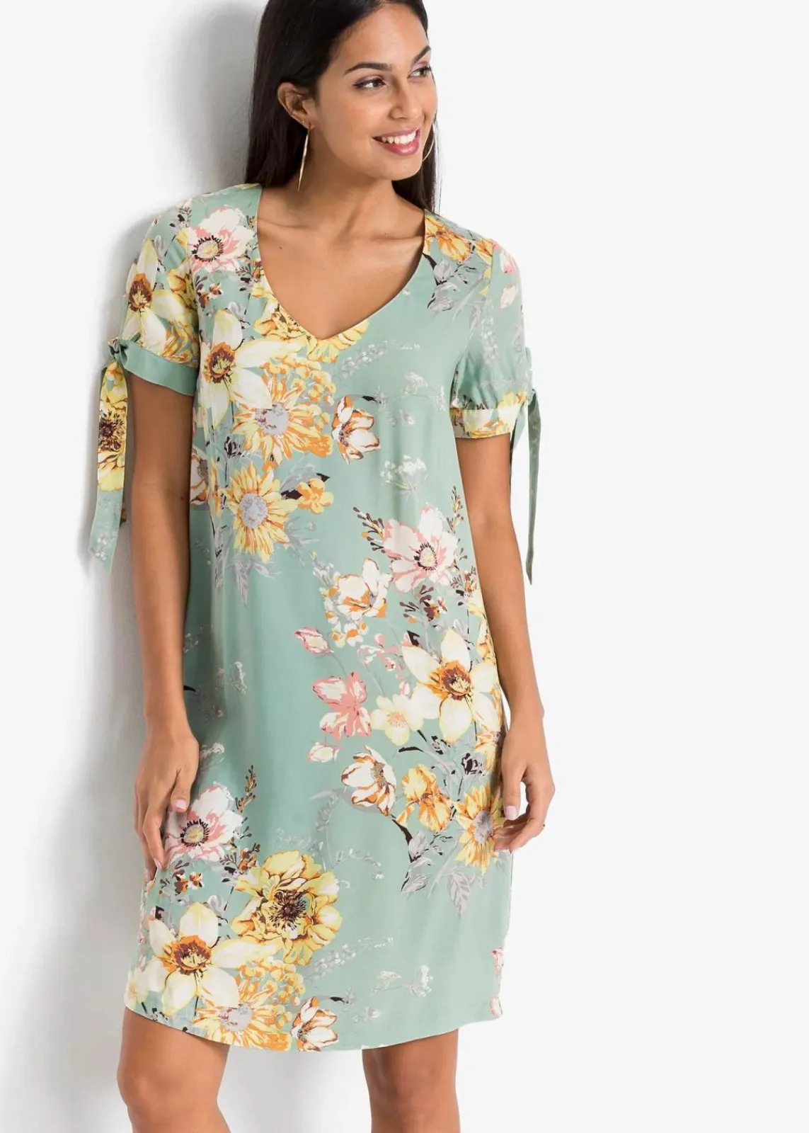 bonprix Bekleidung·Pullover & Strickjacken|Kleider^Kleid aus fließender Viskose pastellgrün geblümt
