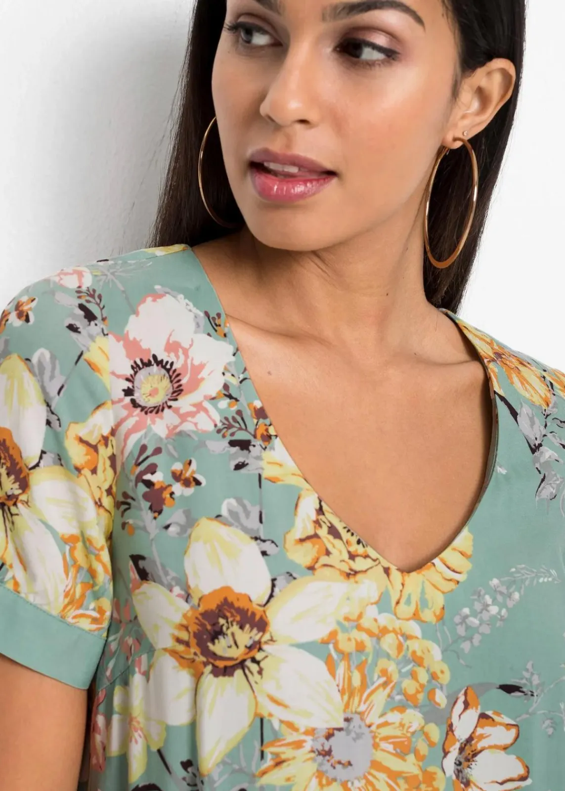 bonprix Bekleidung·Pullover & Strickjacken|Kleider^Kleid aus fließender Viskose pastellgrün geblümt