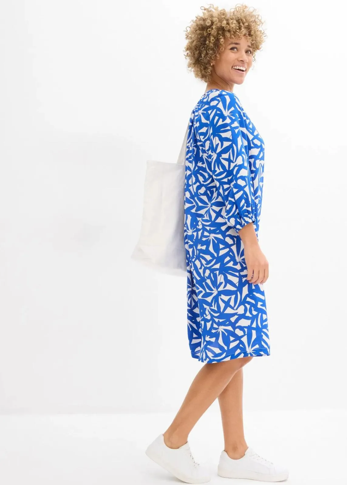 bonprix Kleider|Bekleidung·Pullover & Strickjacken^Kleid aus fließender Viskose arktikblau bedruckt