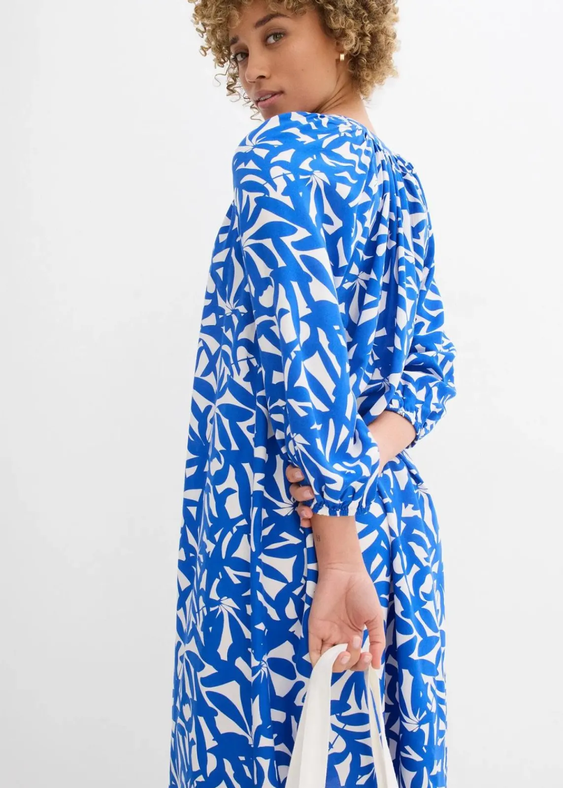 bonprix Kleider|Bekleidung·Pullover & Strickjacken^Kleid aus fließender Viskose arktikblau bedruckt