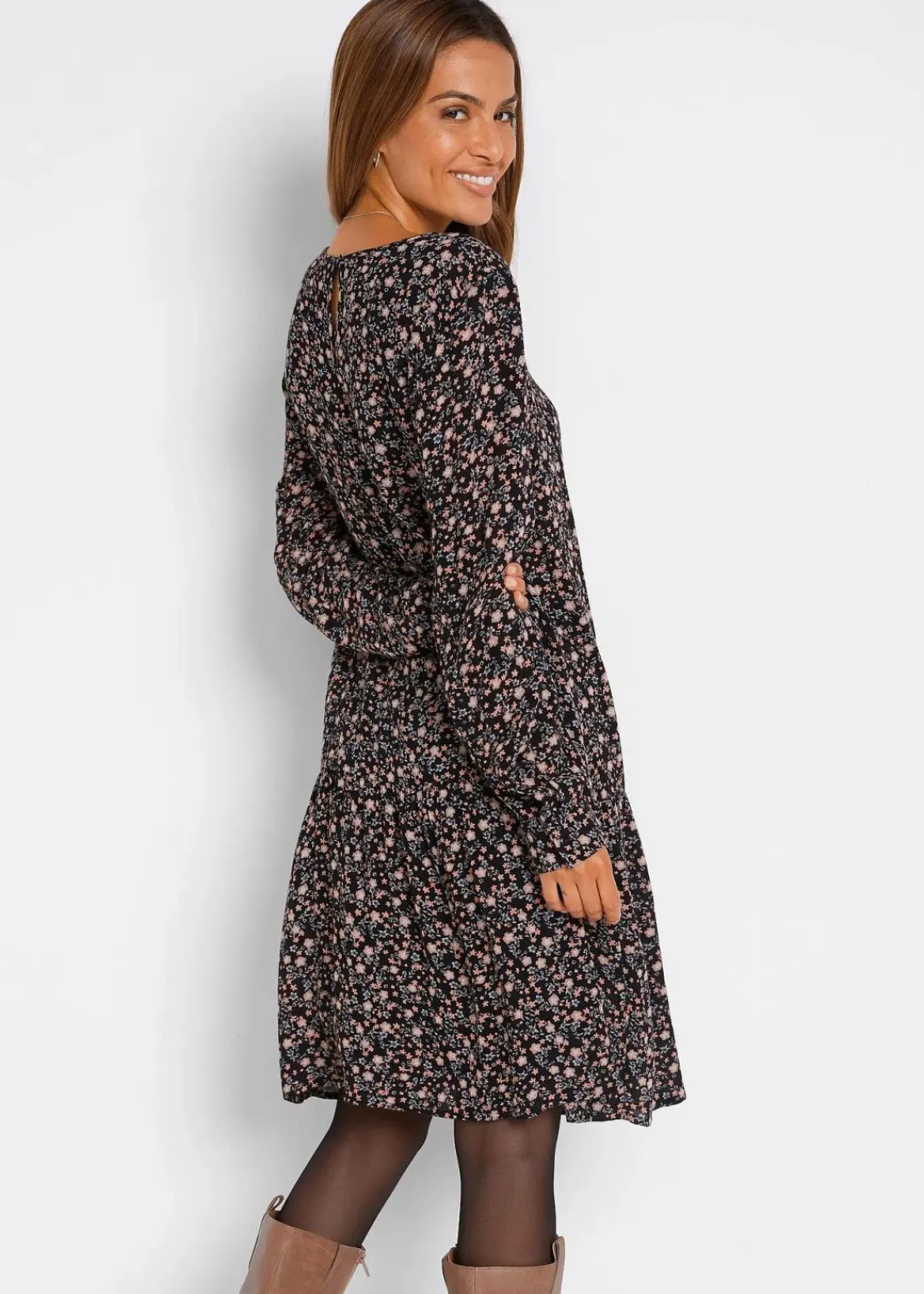 bonprix Bekleidung·Pullover & Strickjacken|Nachhaltigere Materialien^Kleid aus fließender Viskose schwarz geblümt